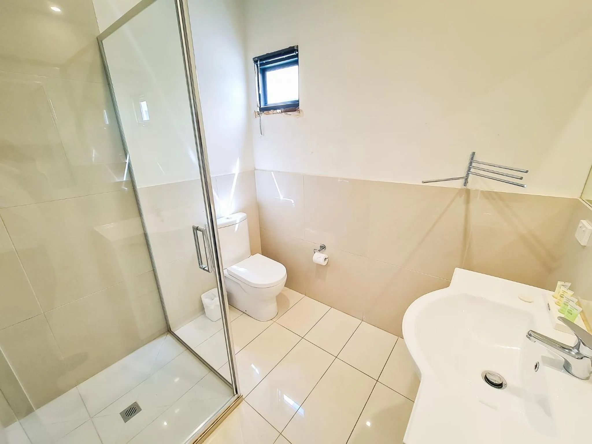 Toilet in Exodus Dandenong Apartment Hotel