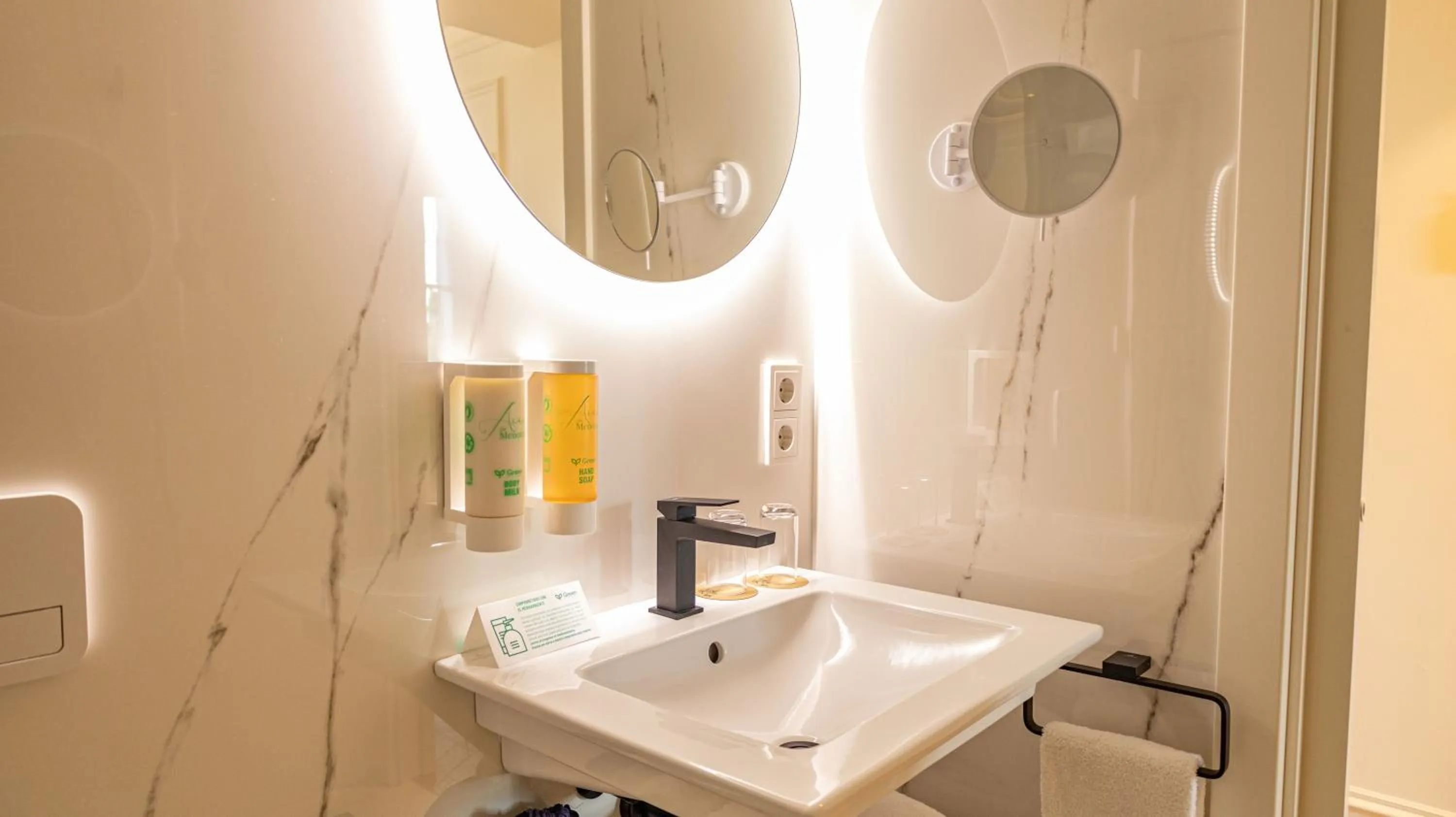 Bathroom in Seth Port Mahón