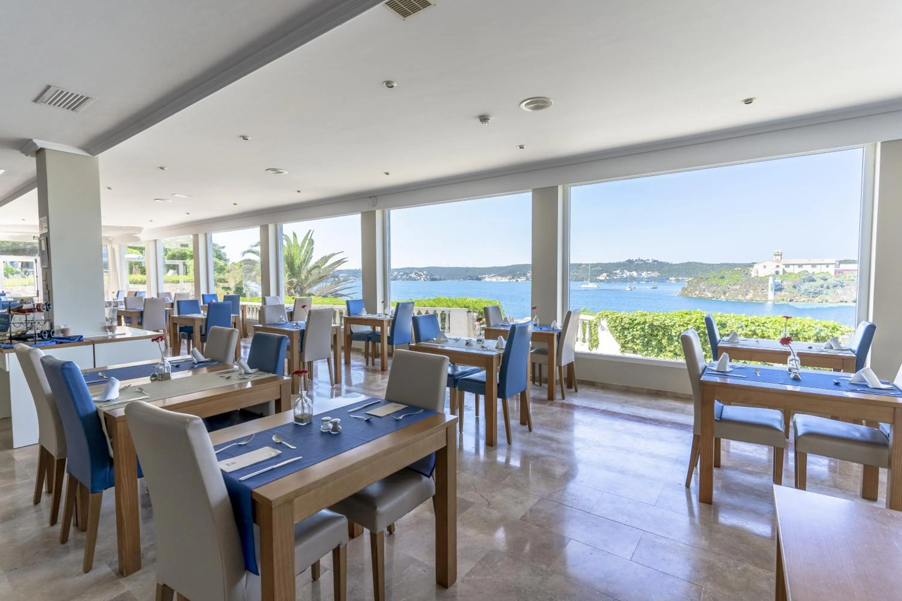 Buffet breakfast in Seth Agamenon