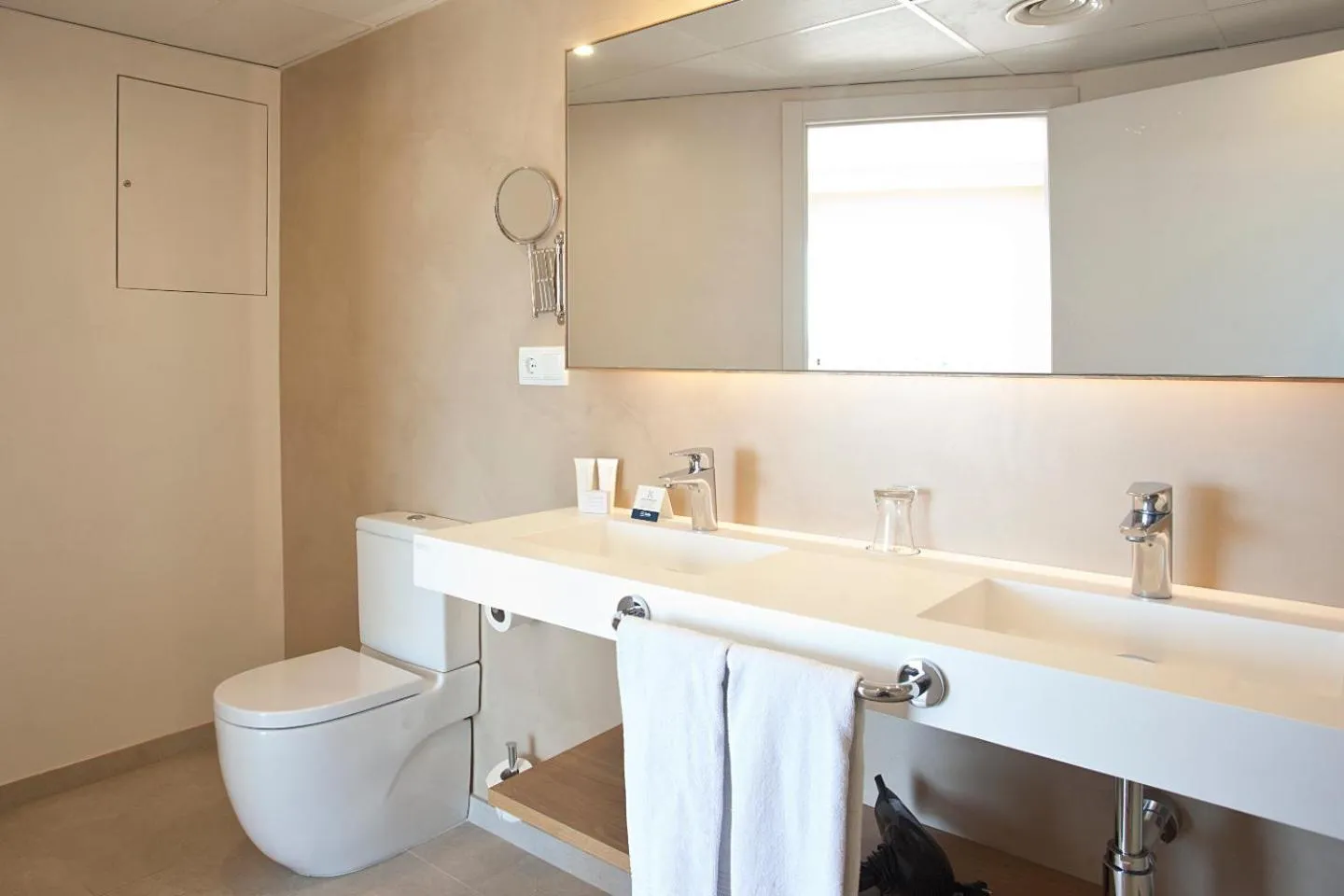 Bathroom in Seth Agamenon