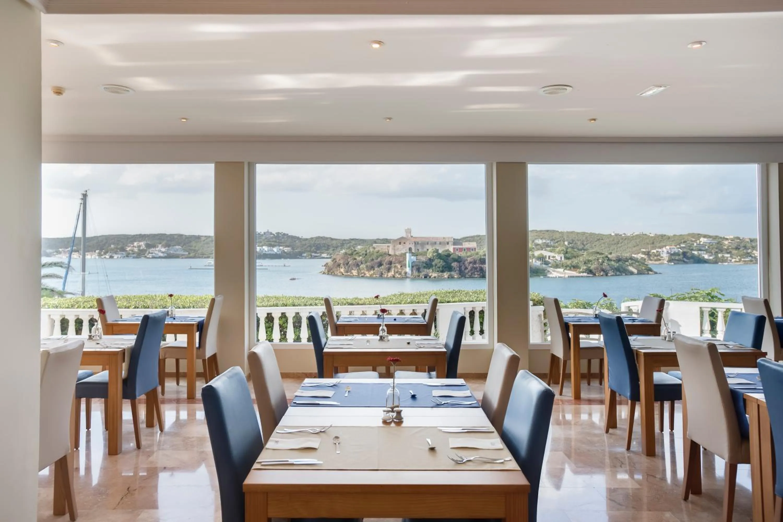 Restaurant/places to eat in Seth Agamenon