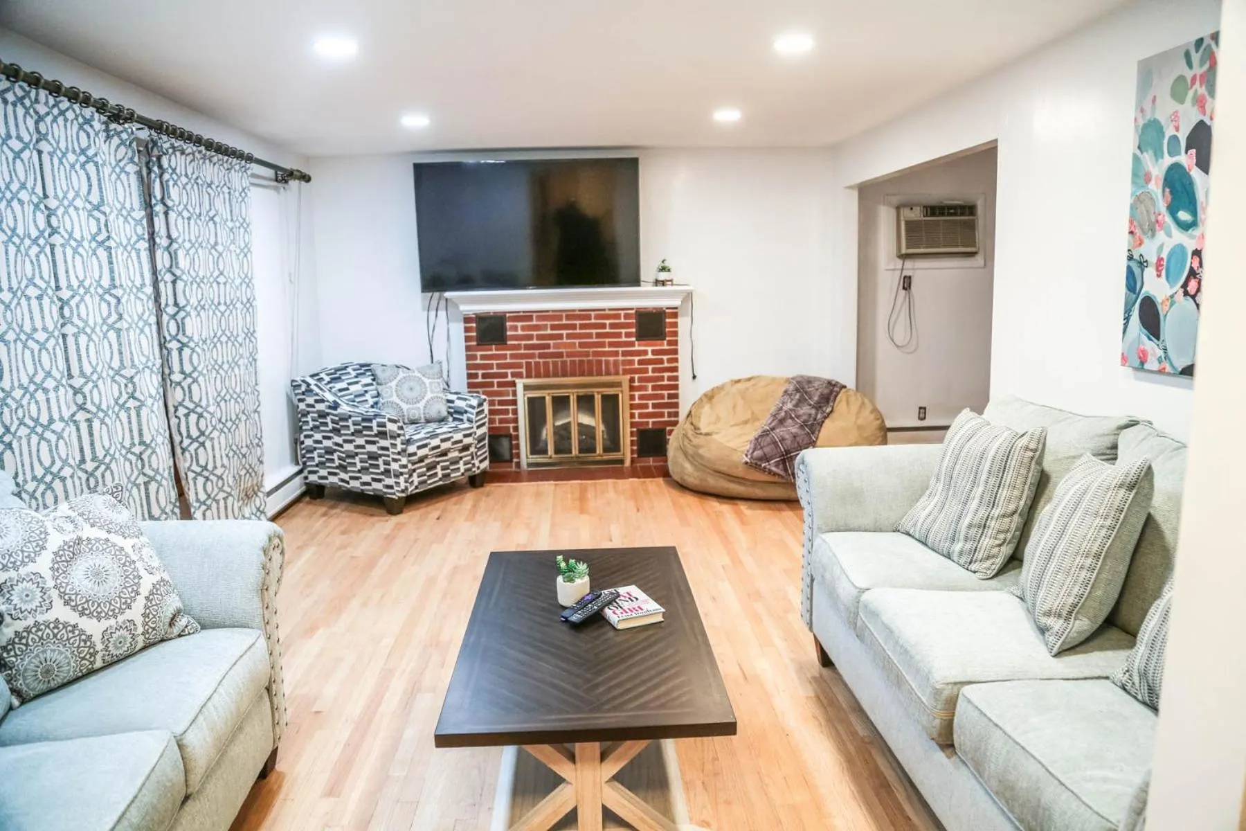 Living room in Sunset house near Sunday River Black Montain