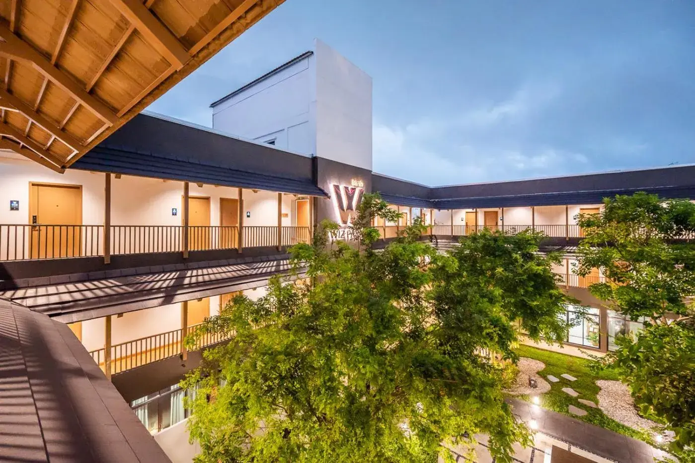 Property building in Hotel Wizpark Ratchada Property building in Hotel Wizpark Ratchada