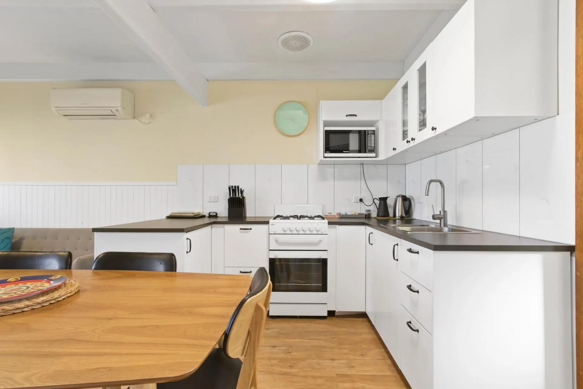 Kitchen or kitchenette in Ocean Bridge Lakes Entrance