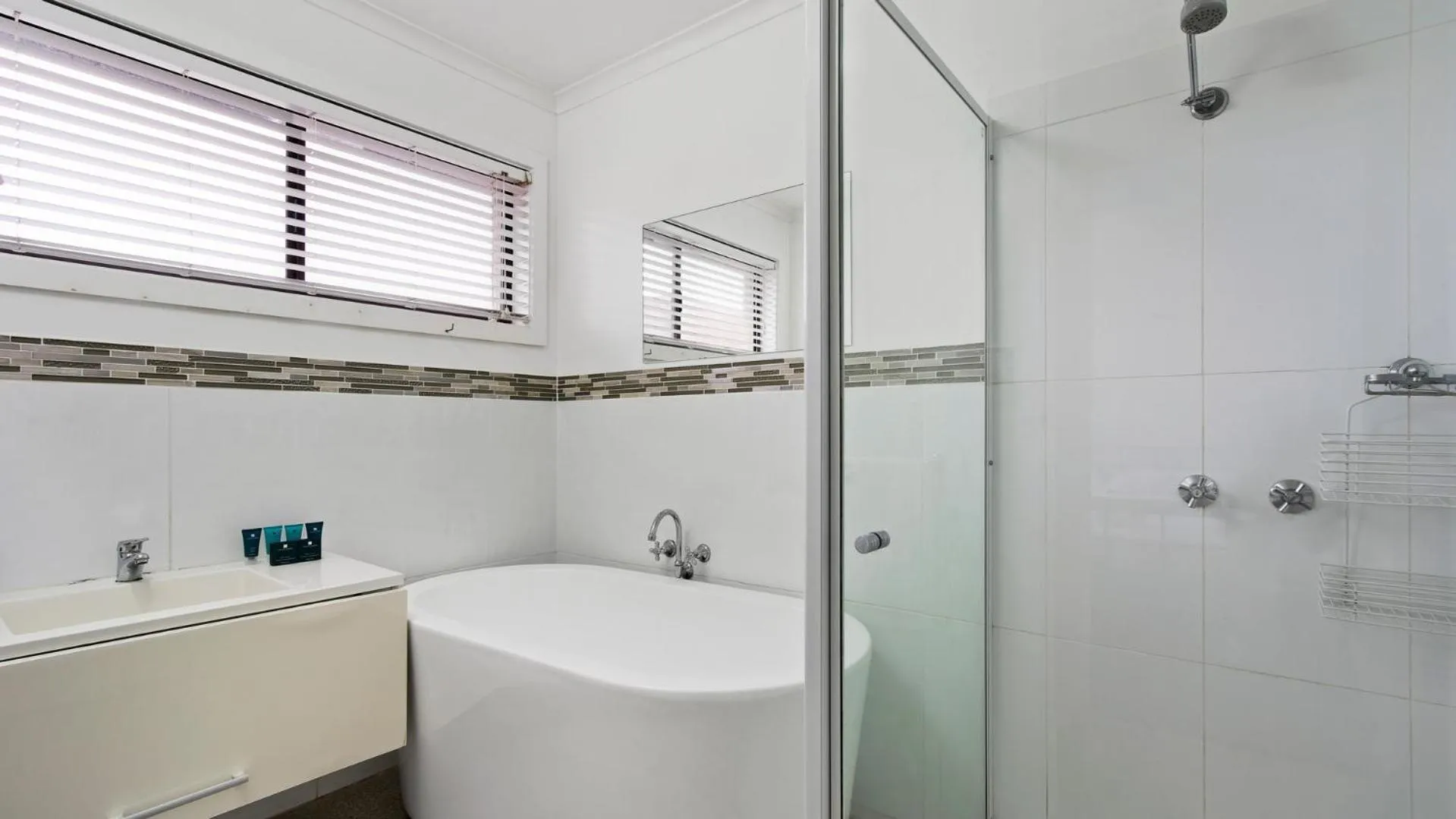 Bathroom in Ocean Bridge Lakes Entrance