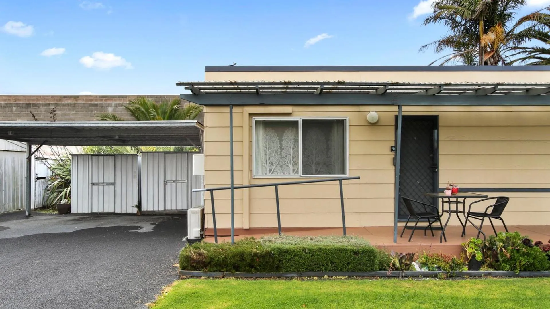Property building in Ocean Bridge Lakes Entrance
