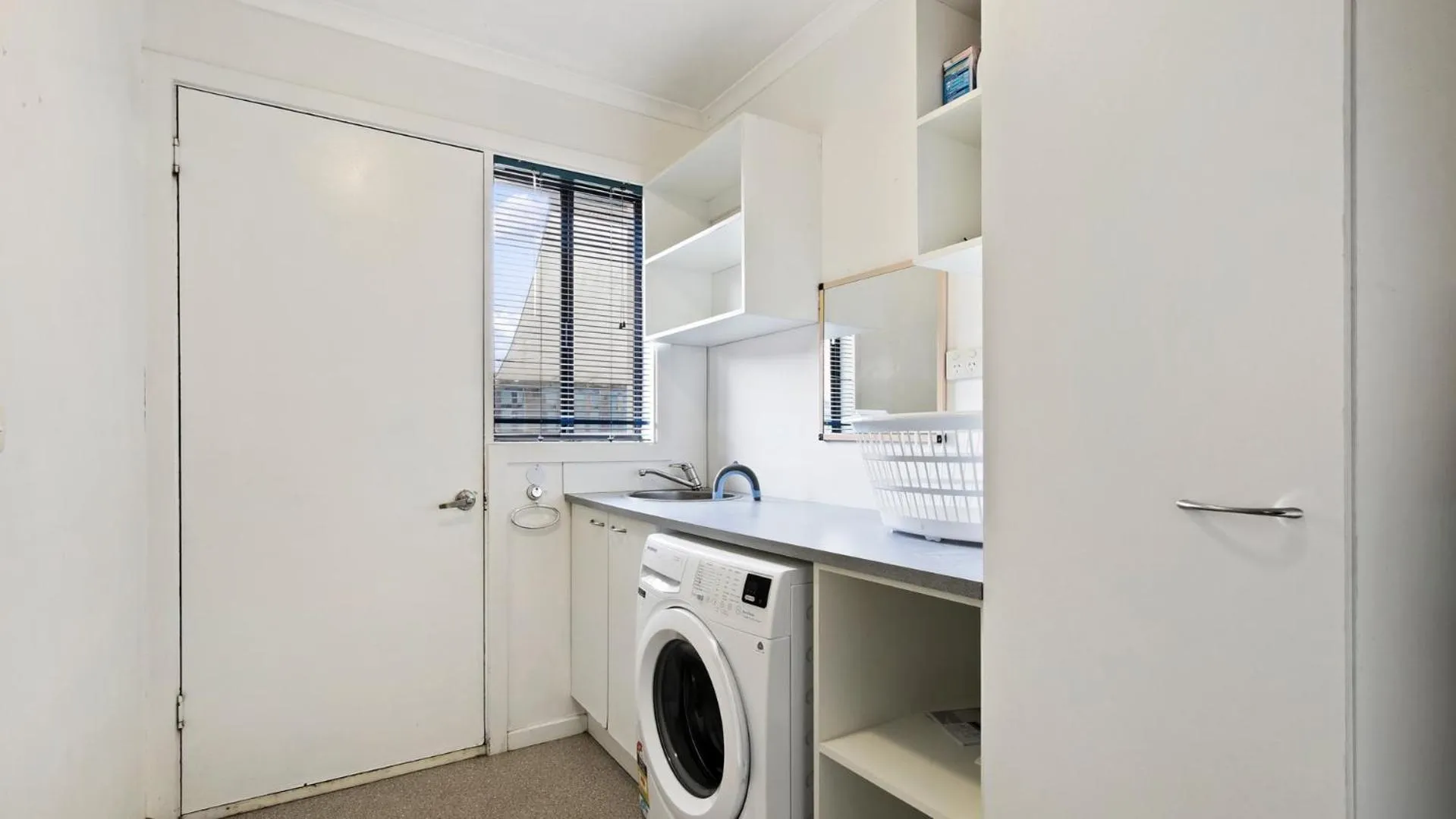 washing machine in Ocean Bridge Lakes Entrance