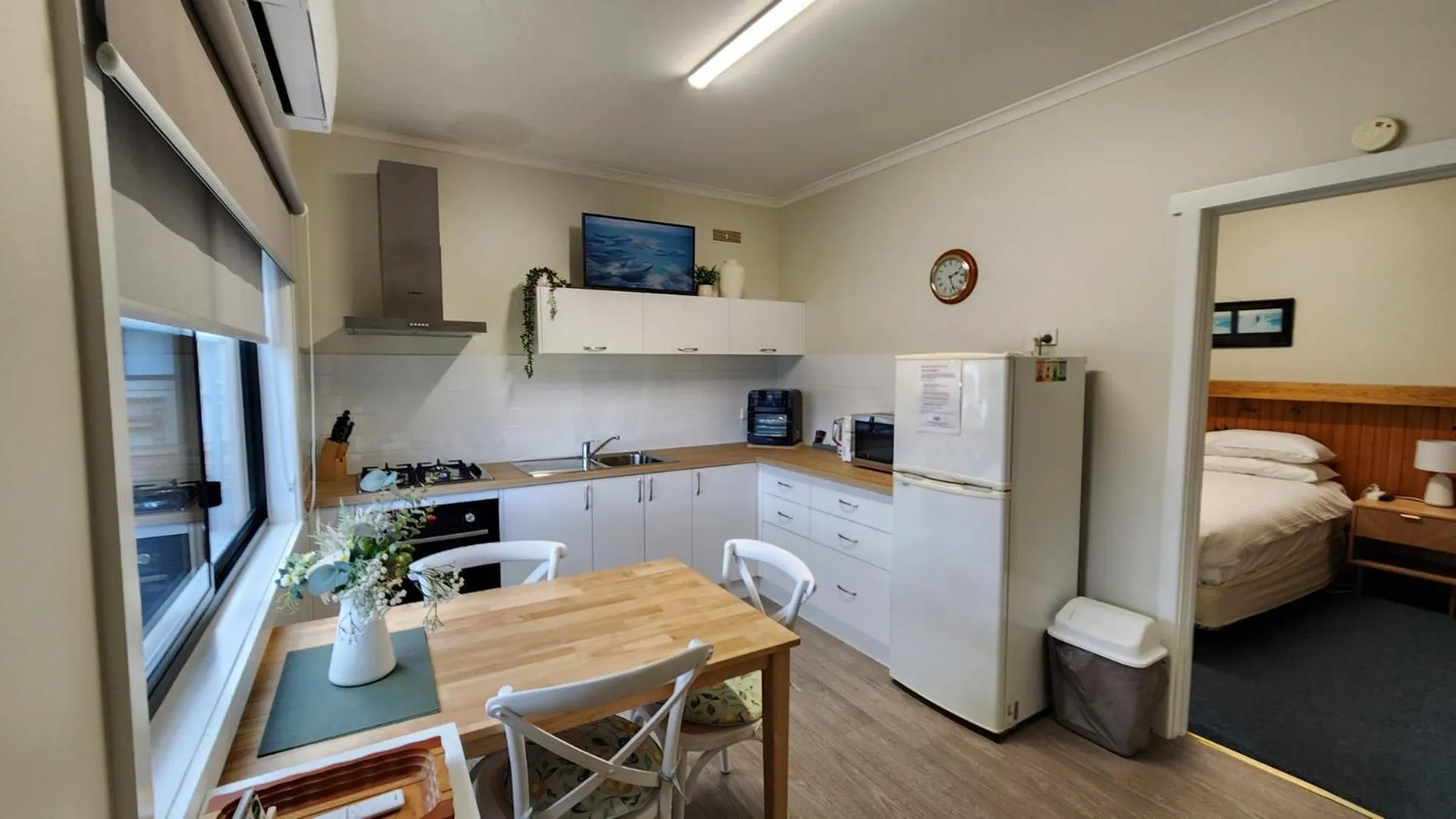 Kitchen or kitchenette in Ocean Bridge Lakes Entrance