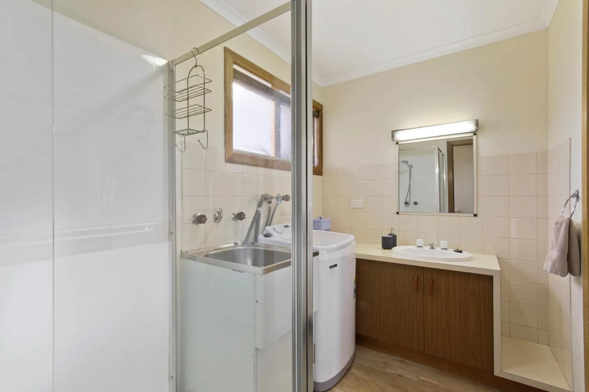 Bathroom in Ocean Bridge Lakes Entrance