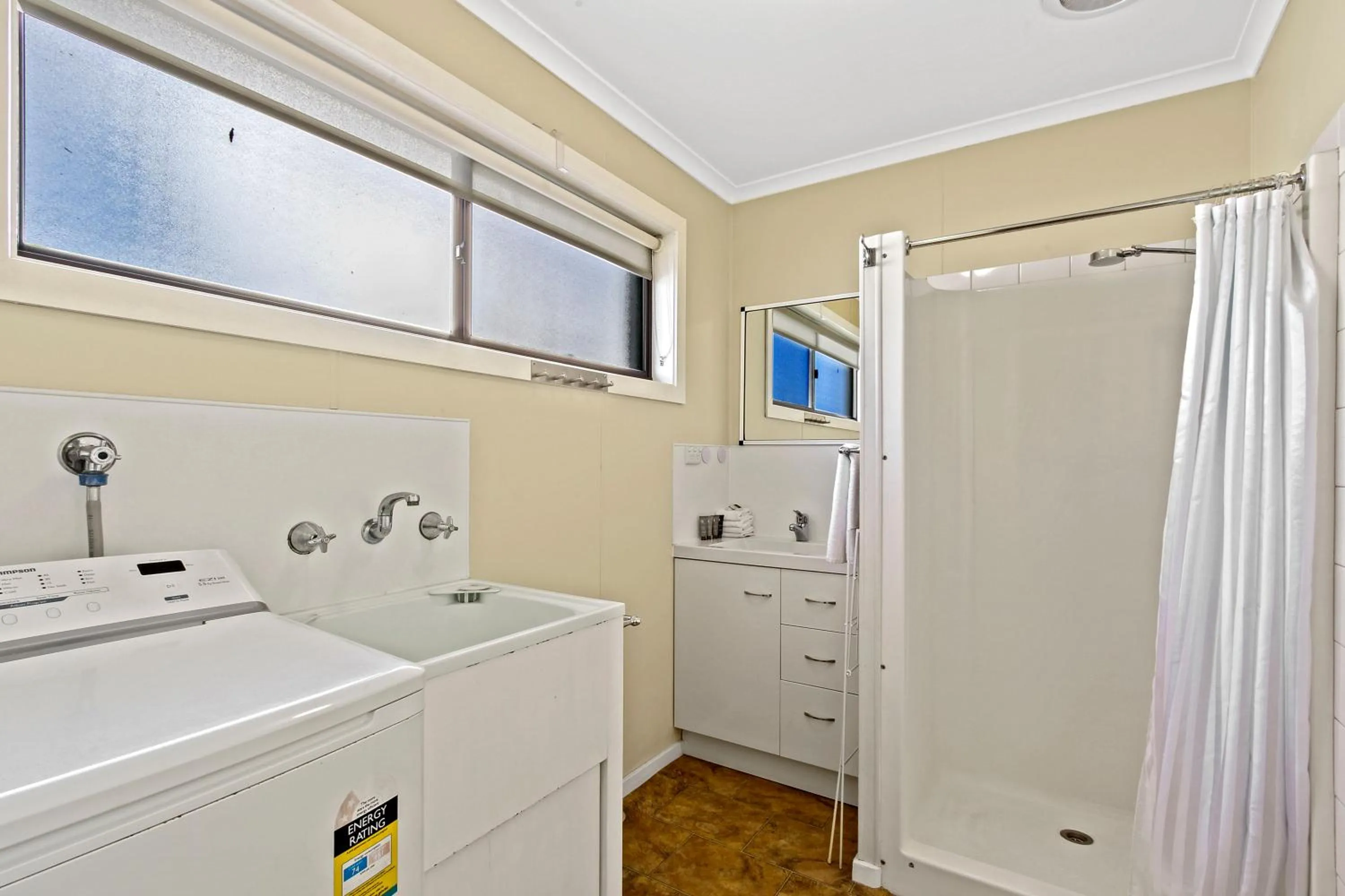 Bathroom in Ocean Bridge Lakes Entrance