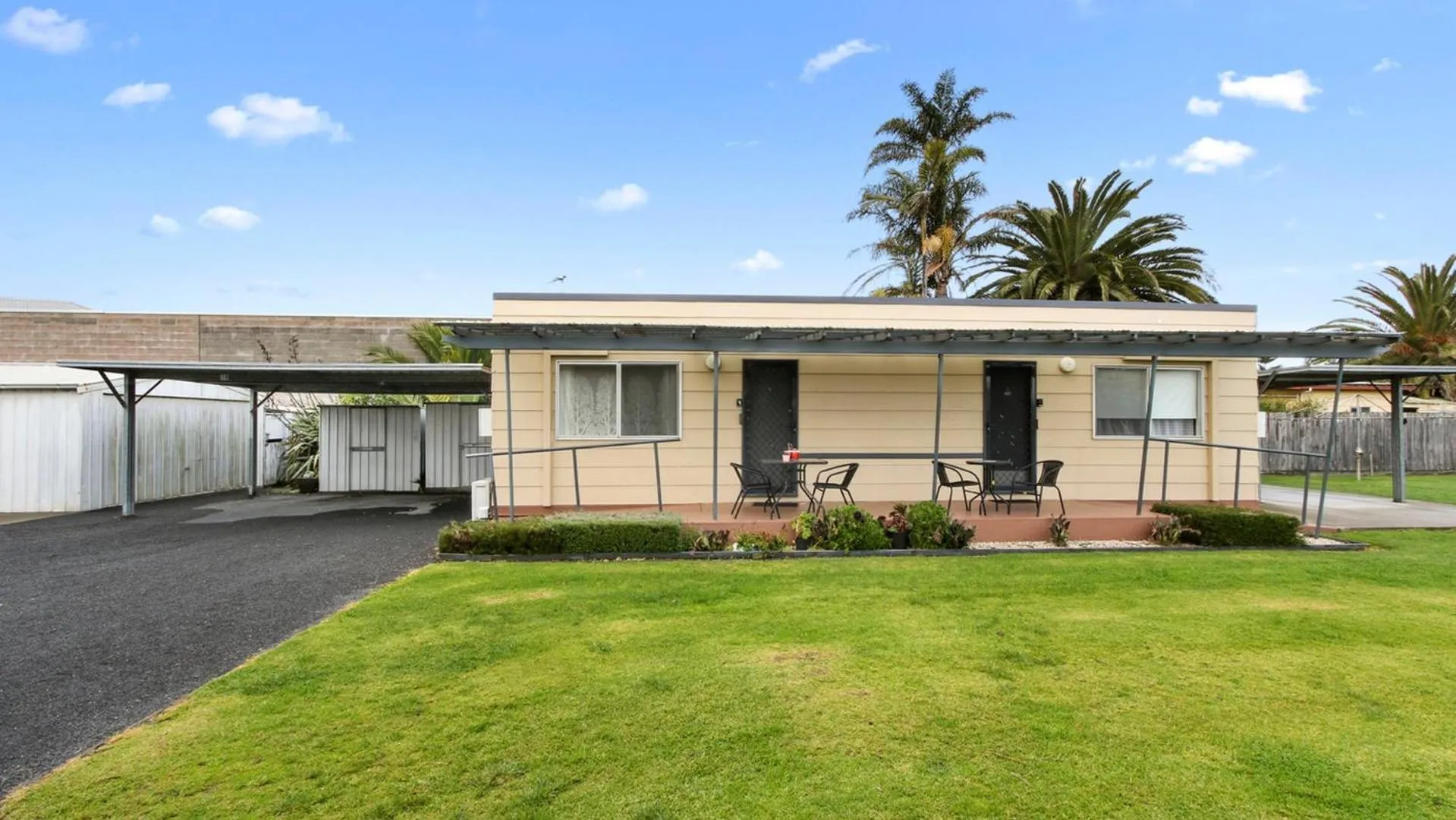 Property building in Ocean Bridge Lakes Entrance