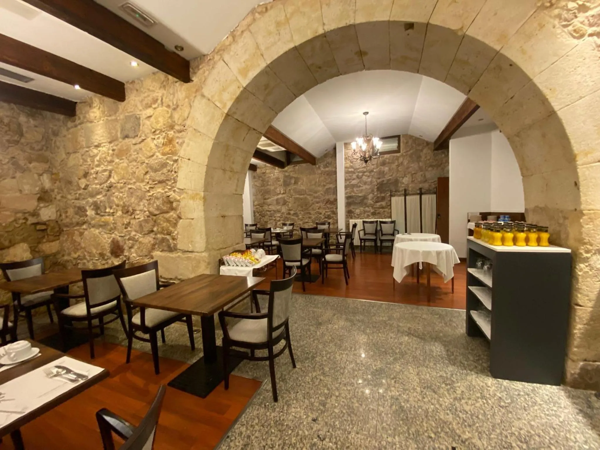 Restaurant/places to eat in Hotel Rua Salamanca