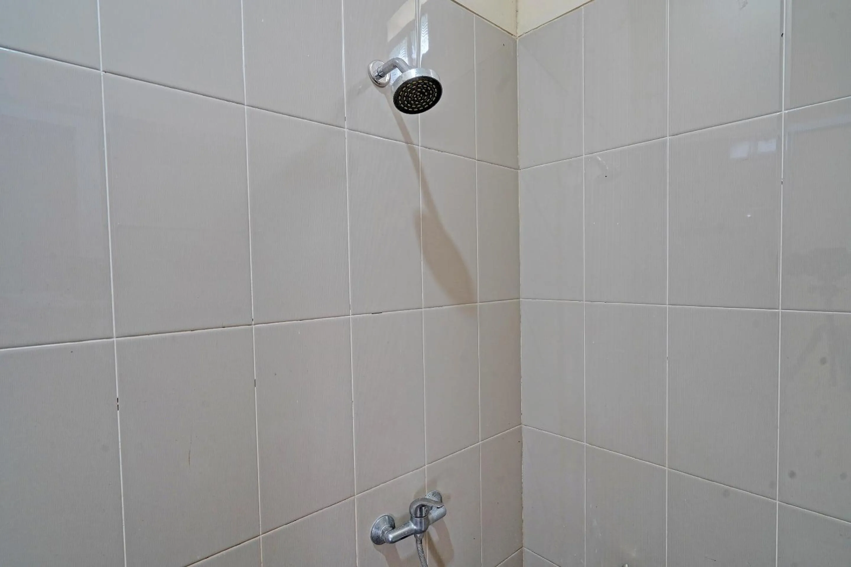 Bathroom in OYO 92023 Singgasana Cipelah Syariah