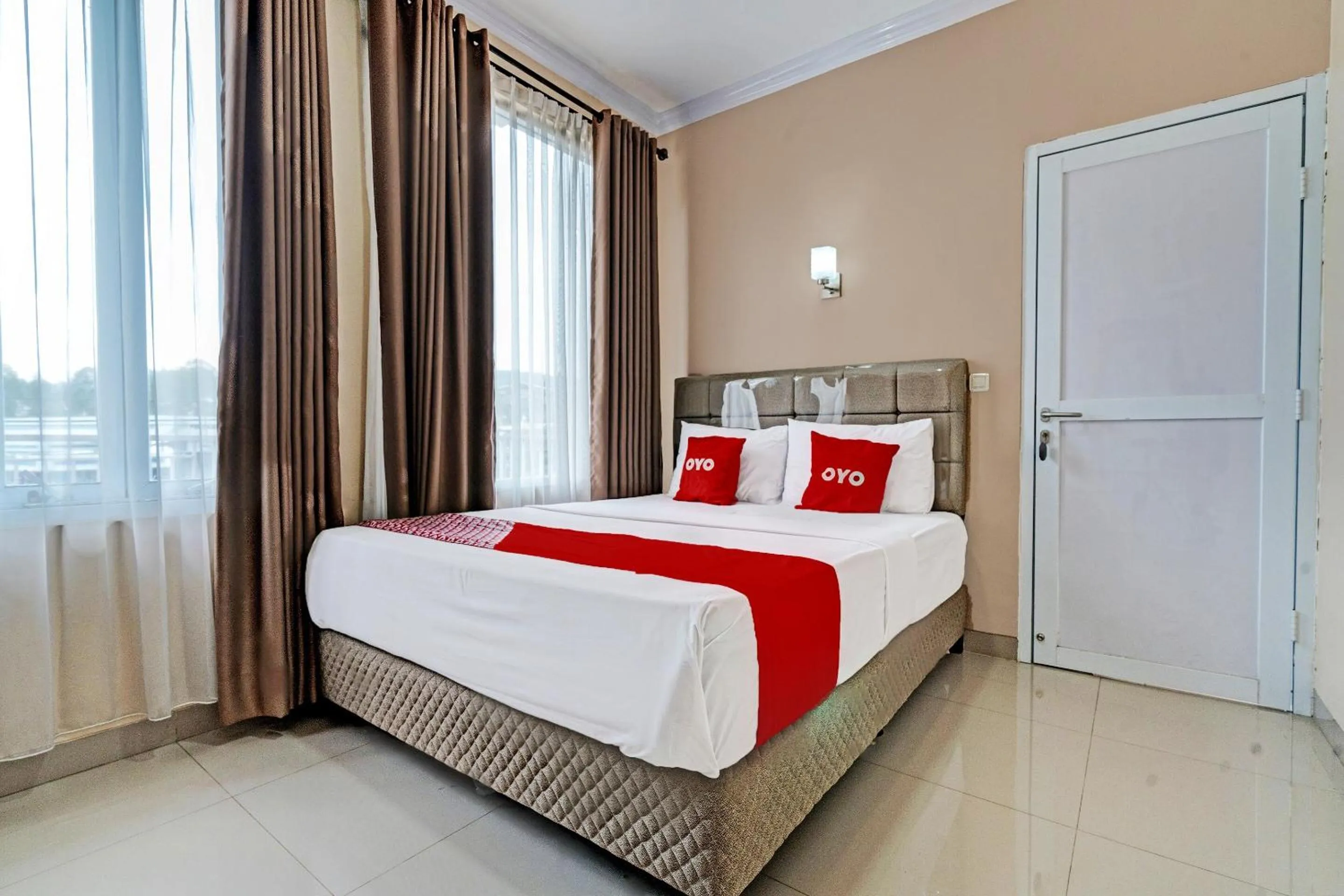 Bedroom in OYO 92023 Singgasana Cipelah Syariah