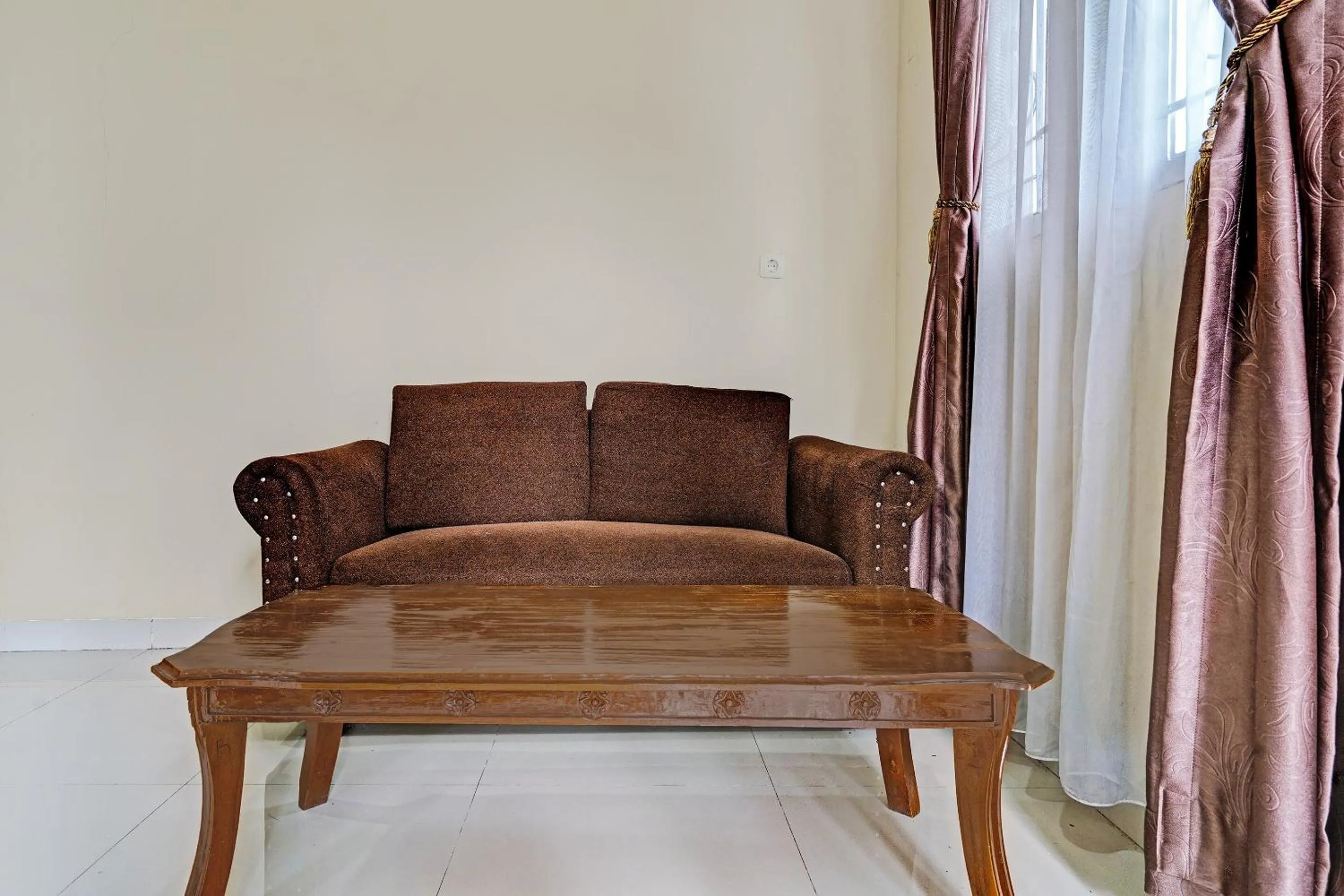 Lobby or reception in OYO 92023 Singgasana Cipelah Syariah