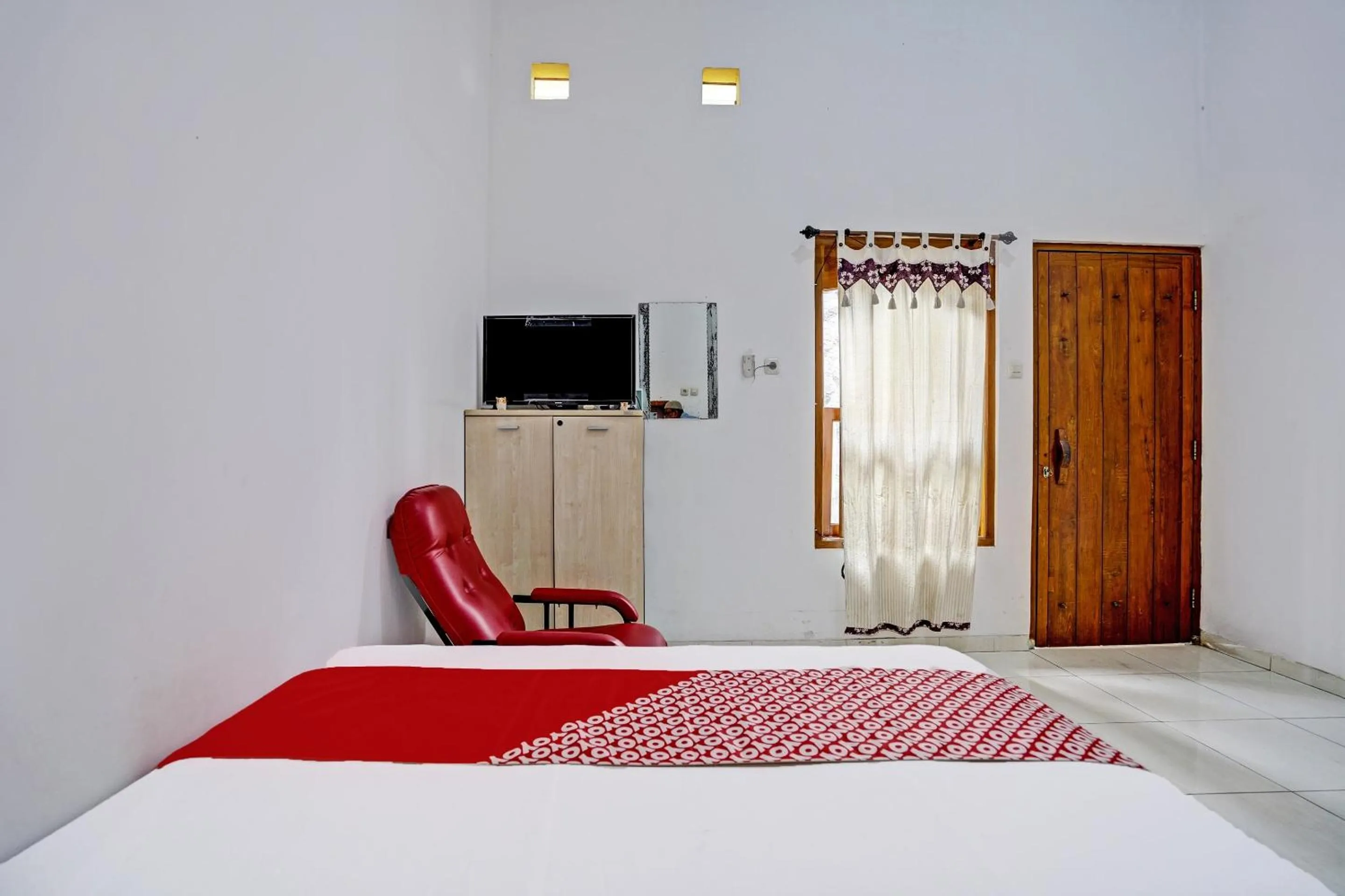 Bedroom, Bed in OYO Life 92030 Ef Palm Guest House Family