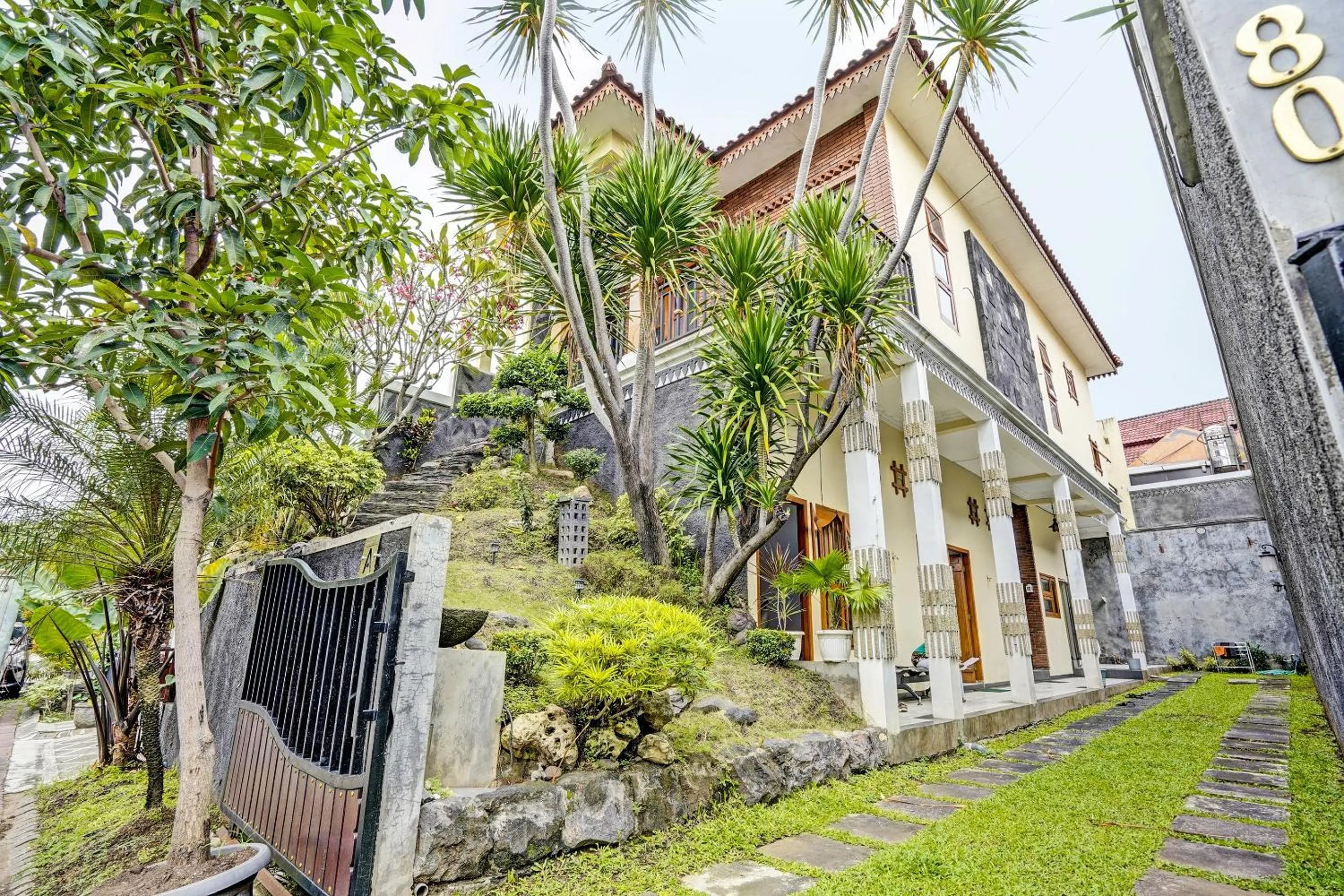 Facade/entrance in OYO Life 92030 Ef Palm Guest House Family