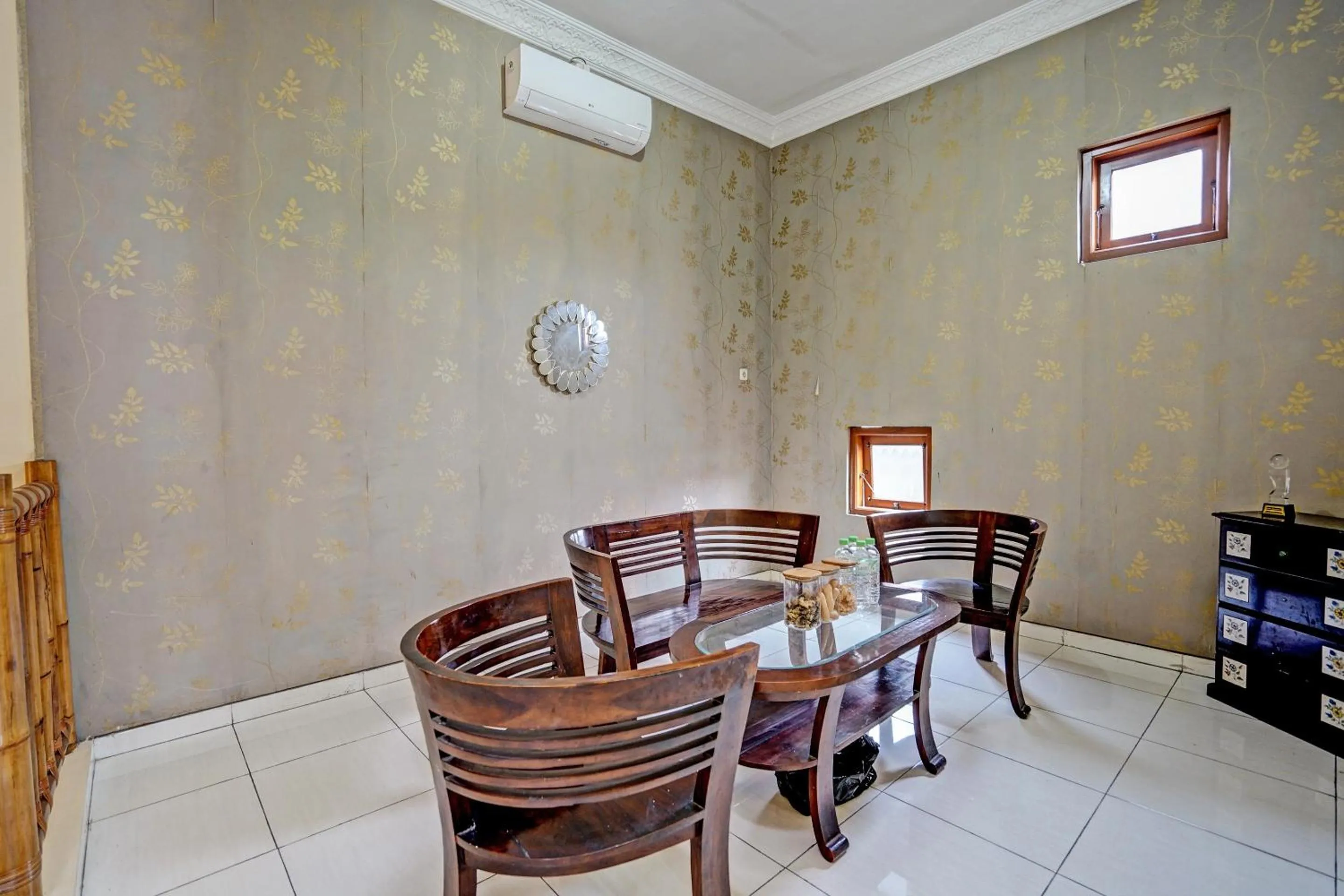 Lobby or reception in OYO Life 92030 Ef Palm Guest House Family