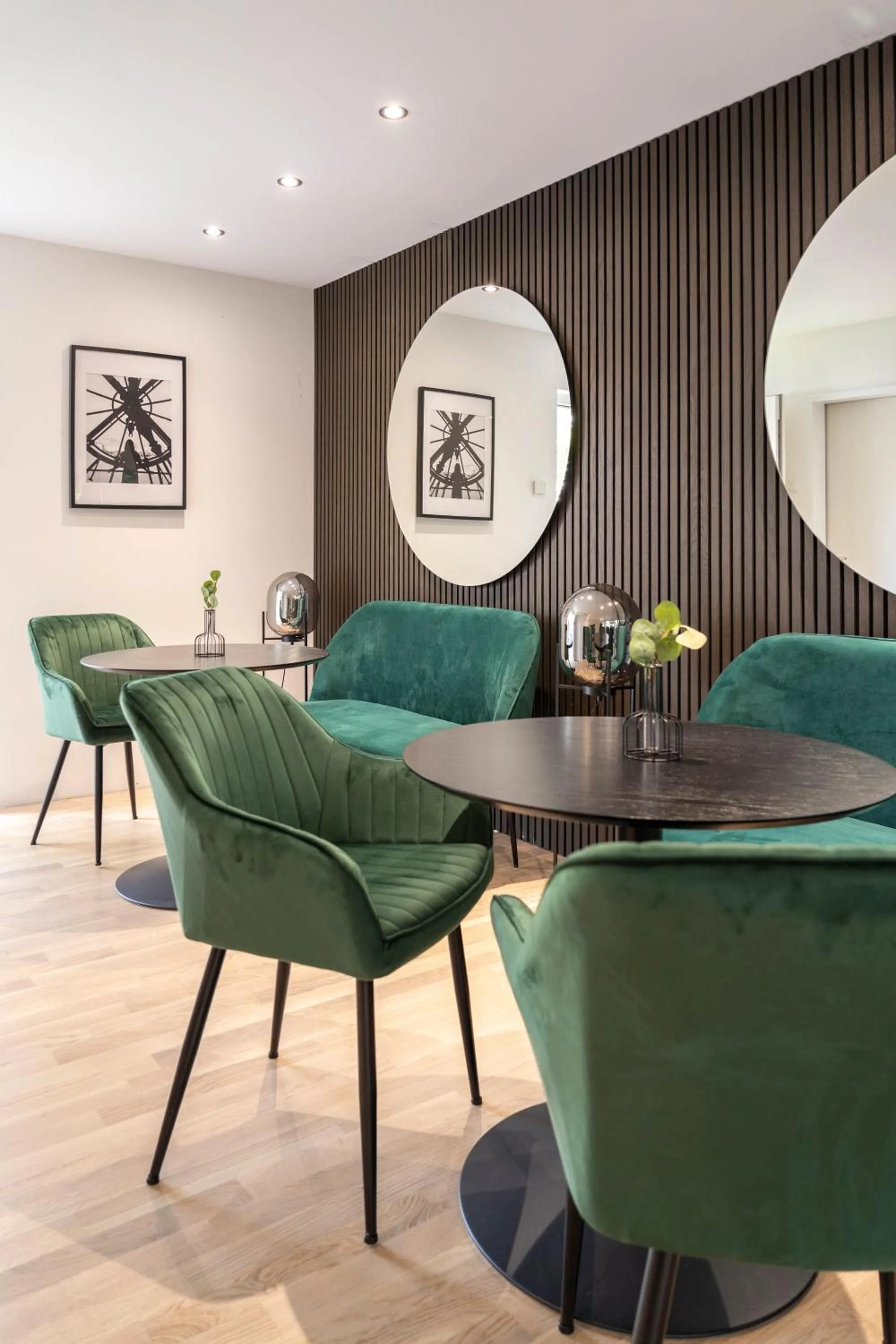 Seating area in Village by Maier - kontaktloser Check-in