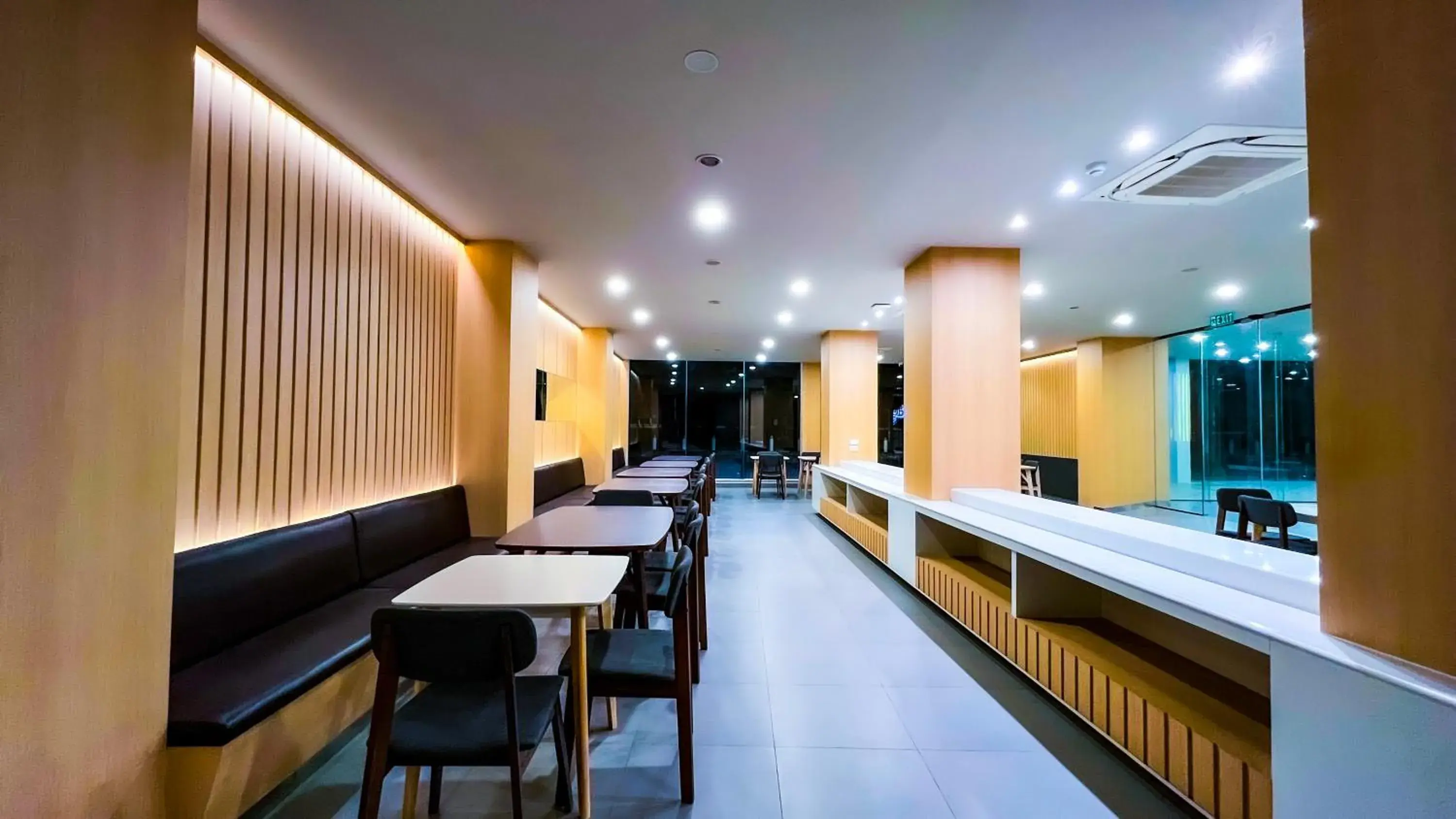 Restaurant/places to eat in The Riva Vientiane Hotel Restaurant/places to eat in The Riva Vientiane Hotel