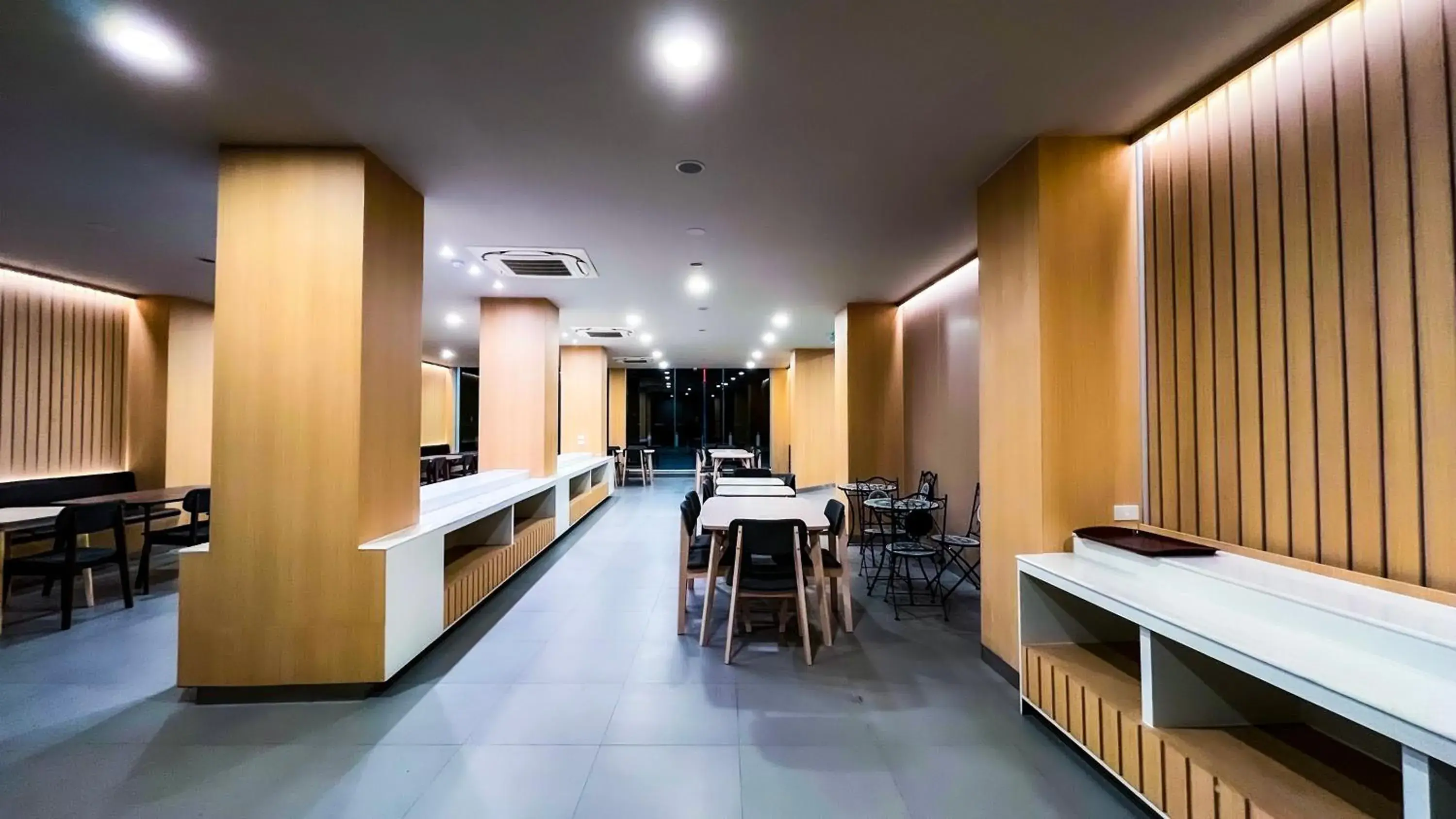 Restaurant/places to eat in The Riva Vientiane Hotel Restaurant/places to eat in The Riva Vientiane Hotel