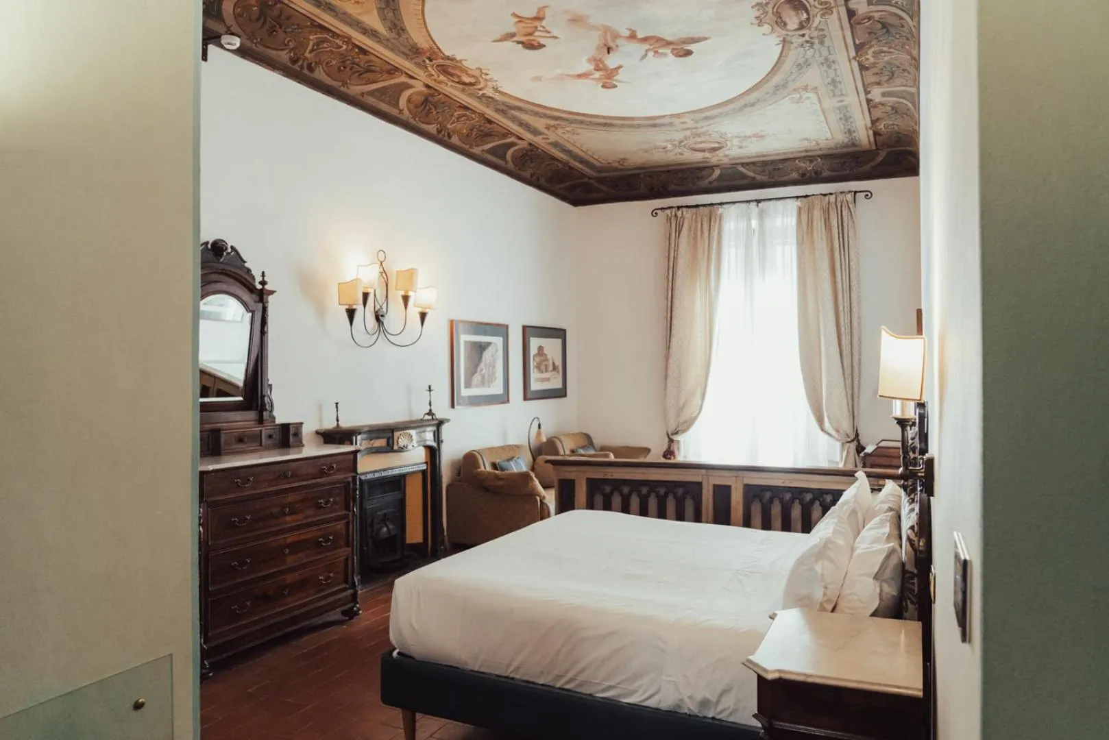 Photo of the whole room, Bed in II Guelfo Bianco