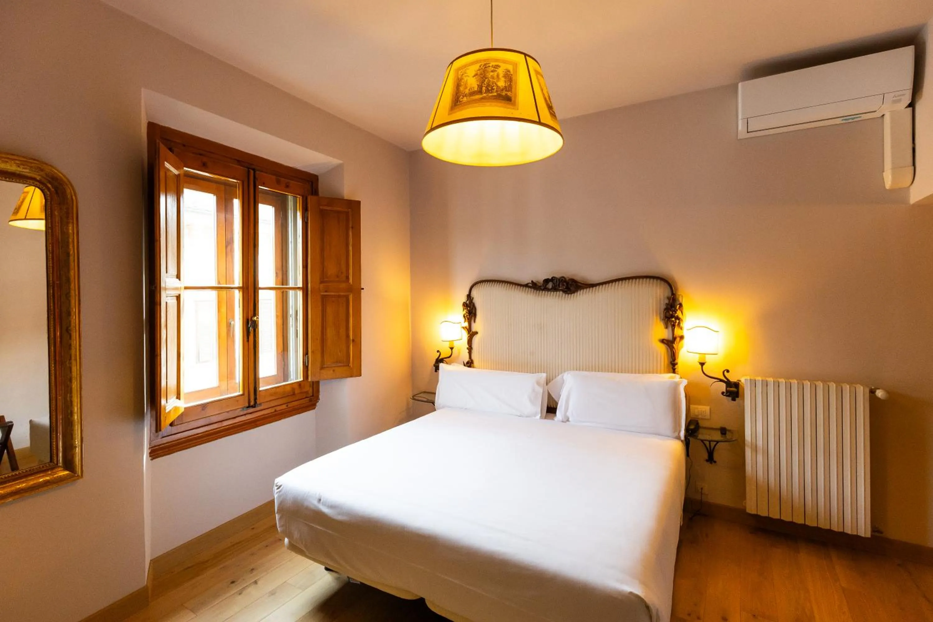 Bedroom, Bed in II Guelfo Bianco