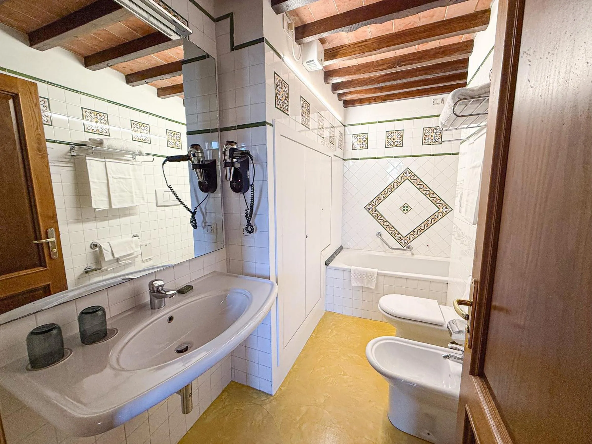 Bathroom in II Guelfo Bianco