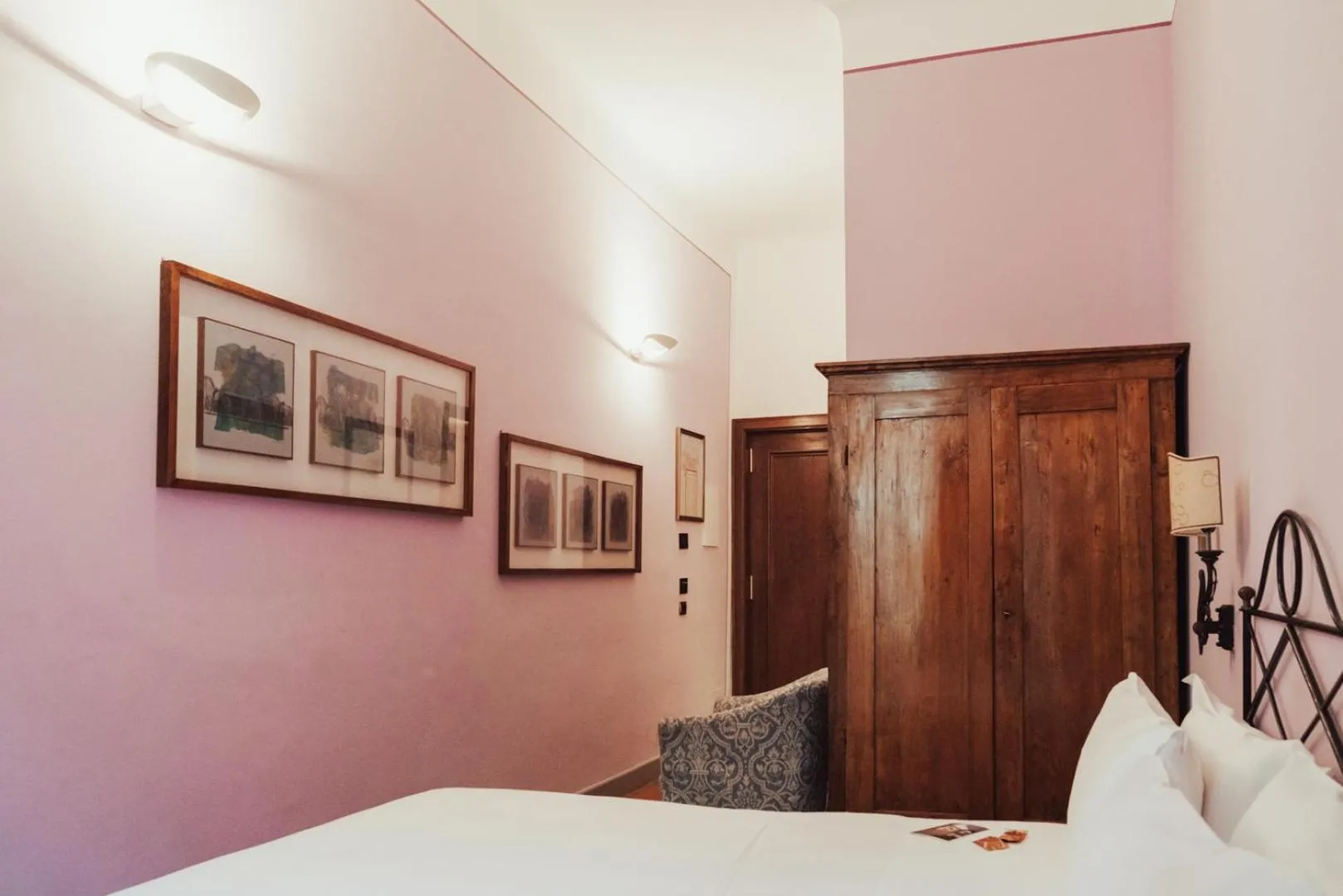 Photo of the whole room, Bed in II Guelfo Bianco