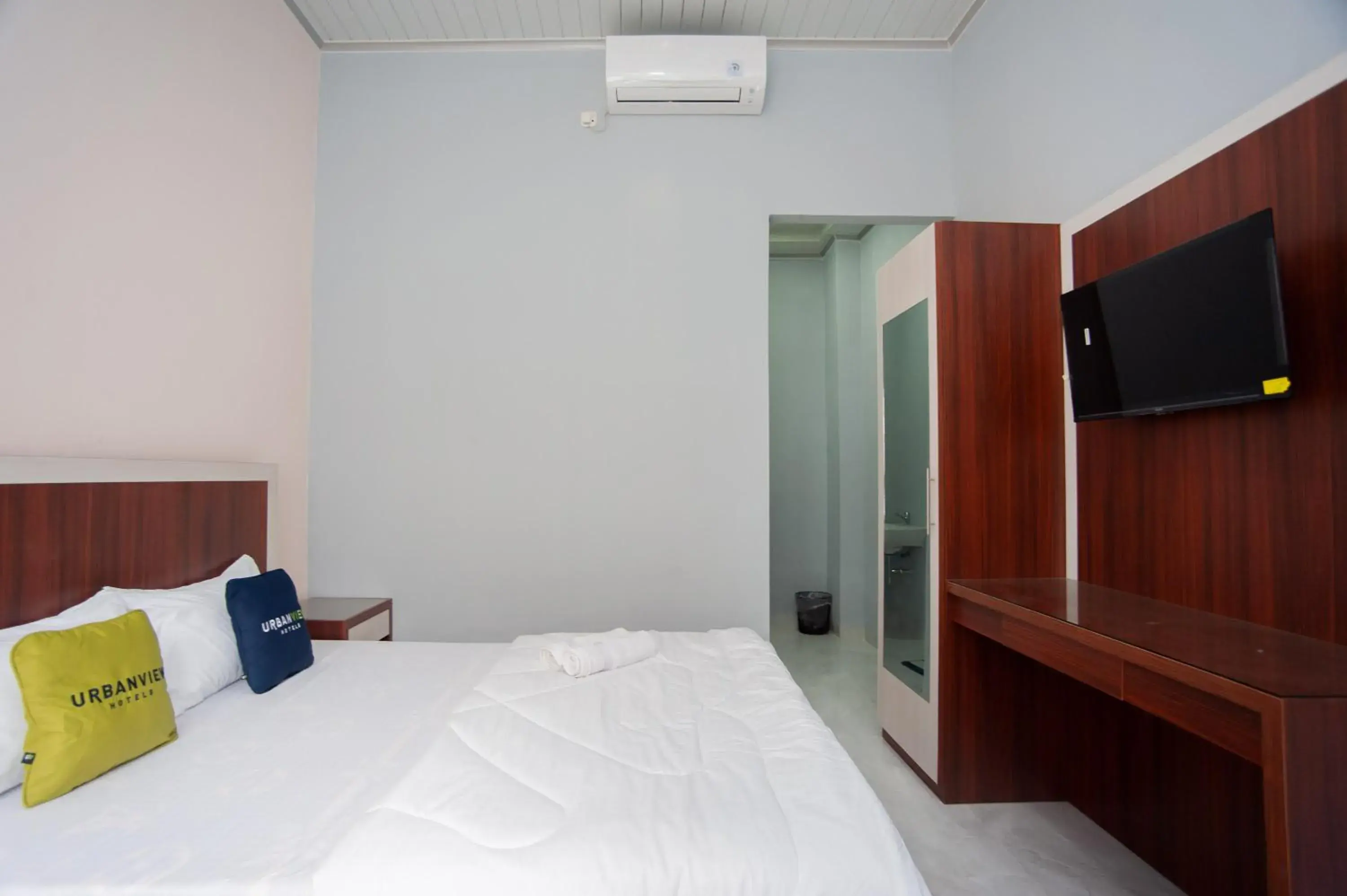 Superior Double Room in Urbanview Hotel Pangeran Palembang by RedDoorz Superior Double Room in Urbanview Hotel Pangeran Palembang by RedDoorz