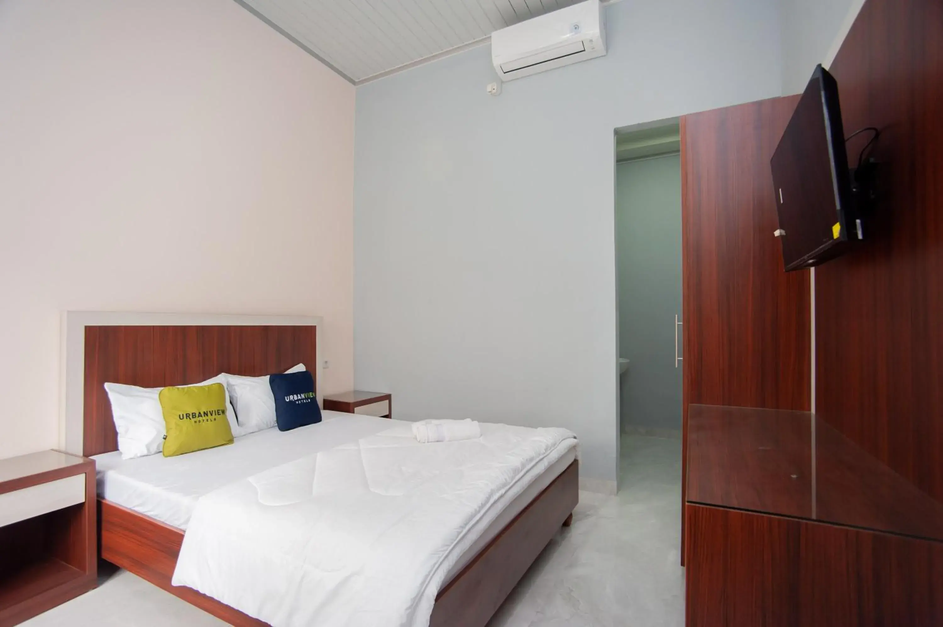 Standard Double Room in Urbanview Hotel Pangeran Palembang by RedDoorz Standard Double Room in Urbanview Hotel Pangeran Palembang by RedDoorz