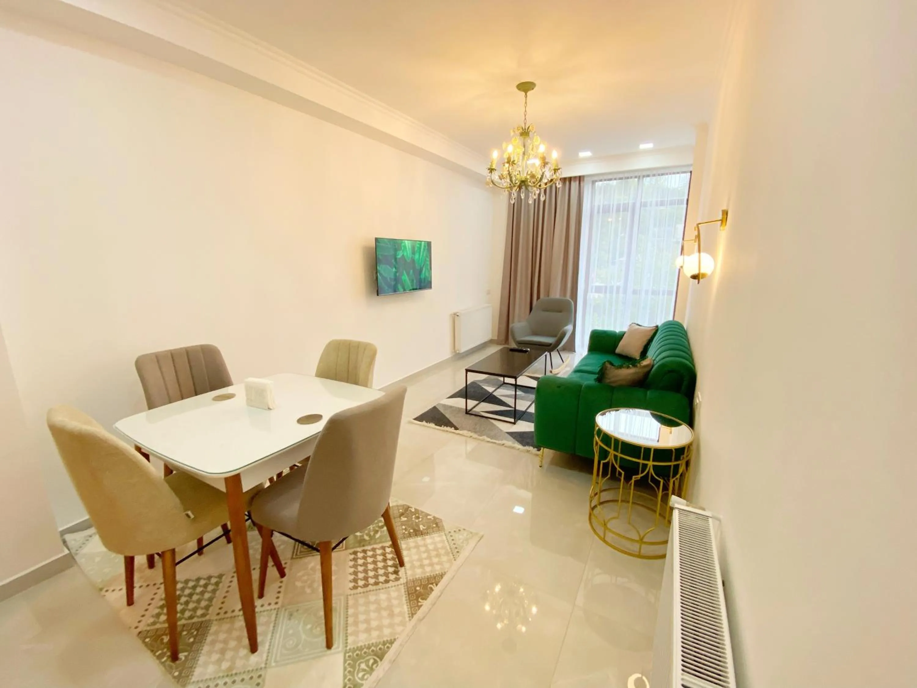 TV and multimedia in City Heart Luxury Apartment