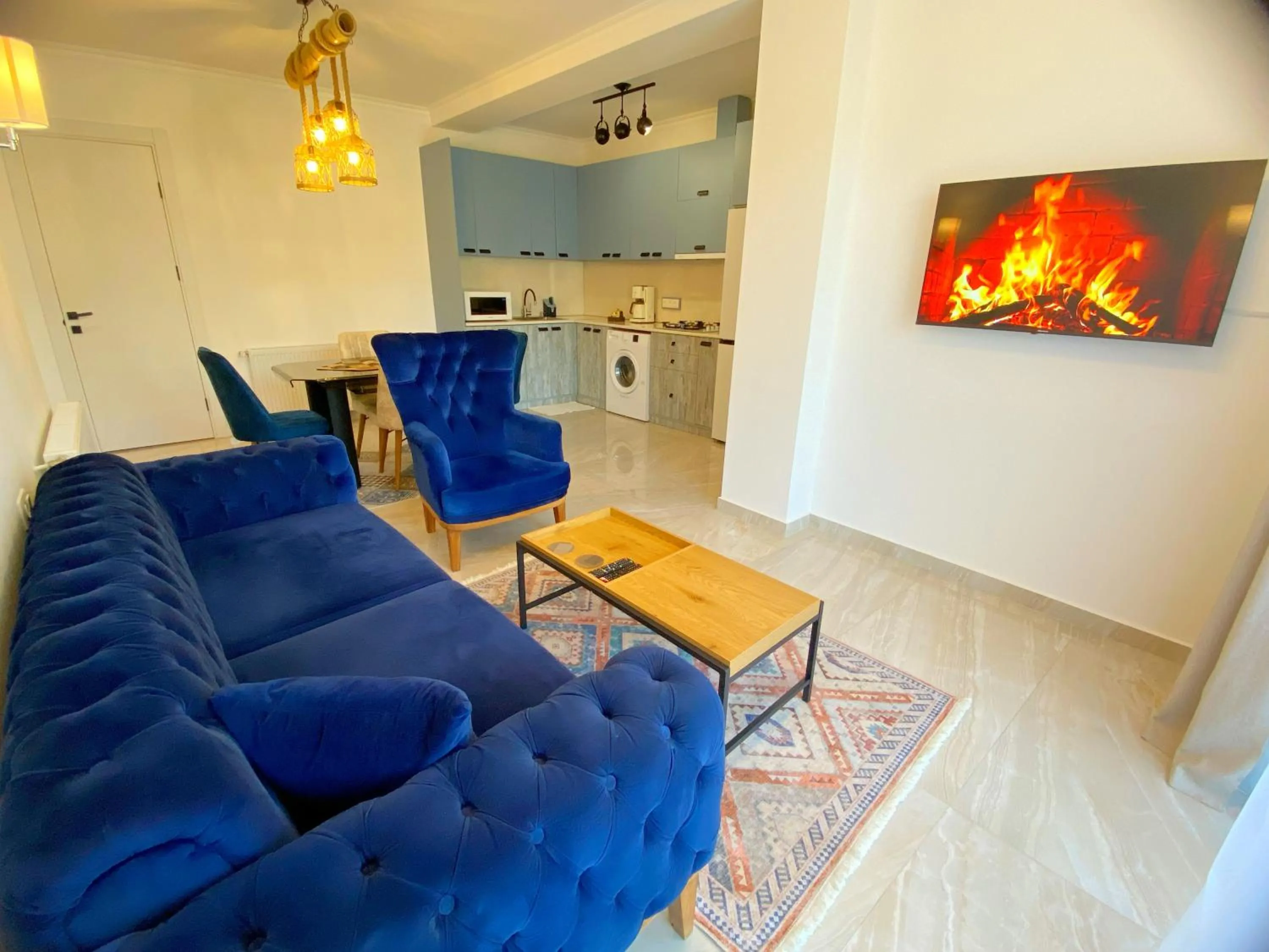 TV and multimedia in City Heart Luxury Apartment