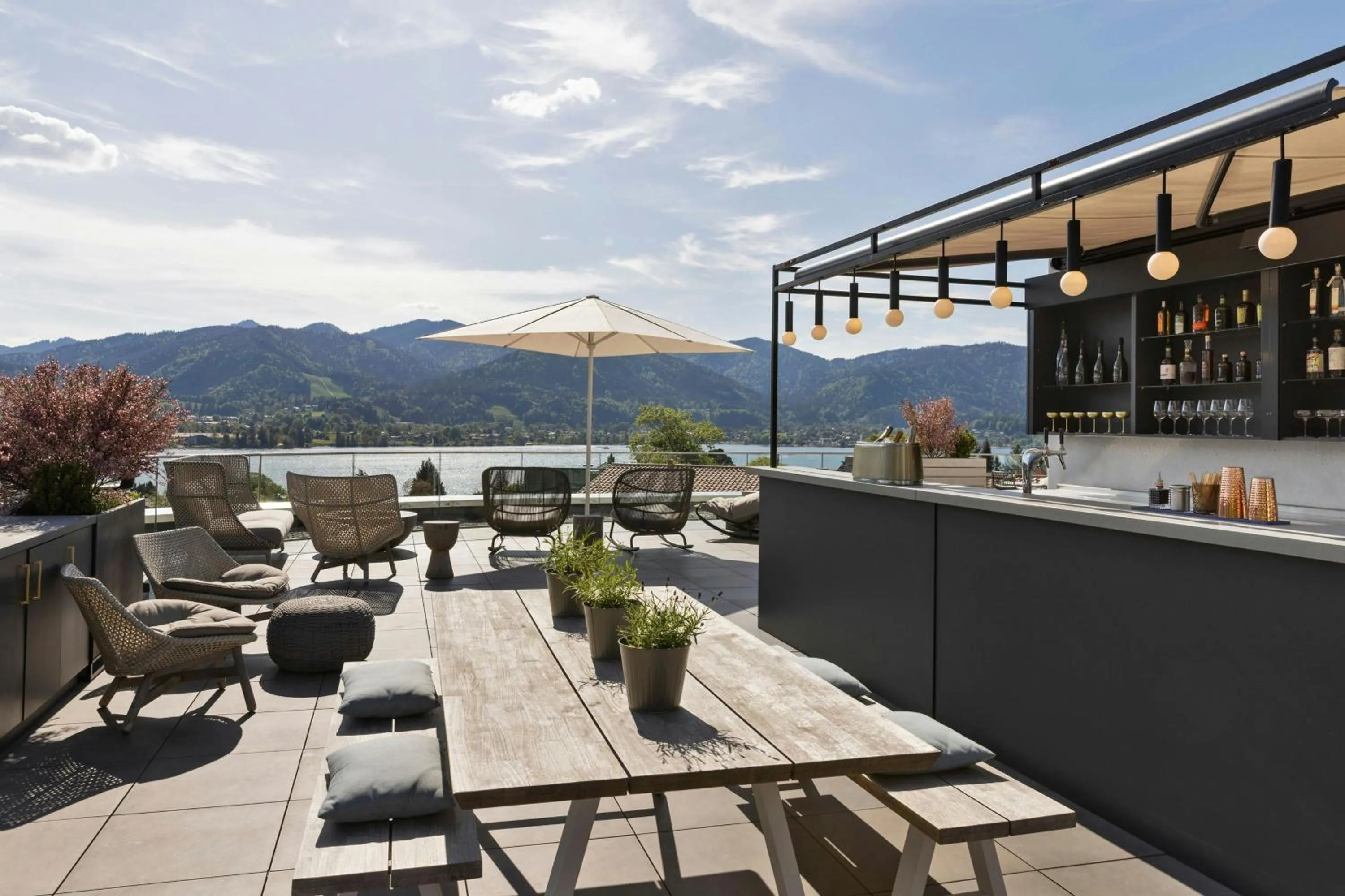 Lounge or bar in Caro & Selig, Tegernsee, Autograph Collection