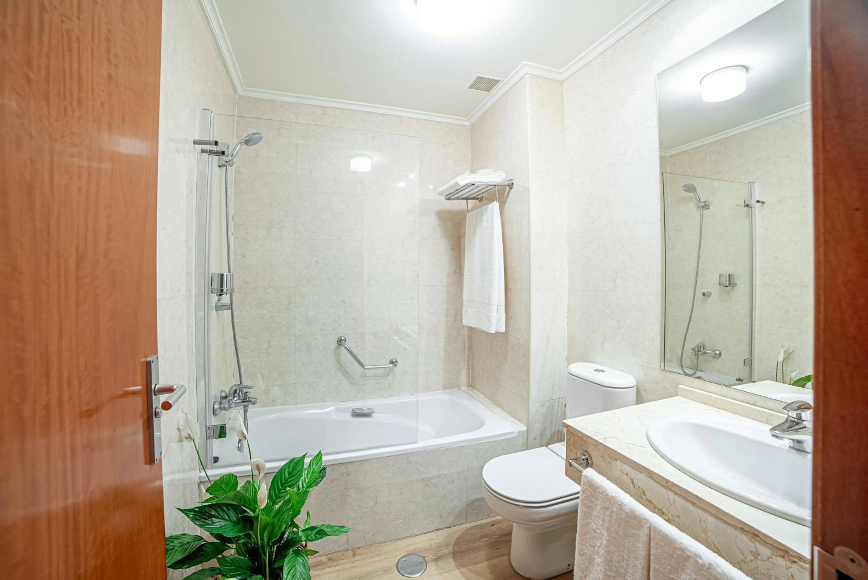 Bathroom in Playas de Liencres - Hotel & Apartamentos