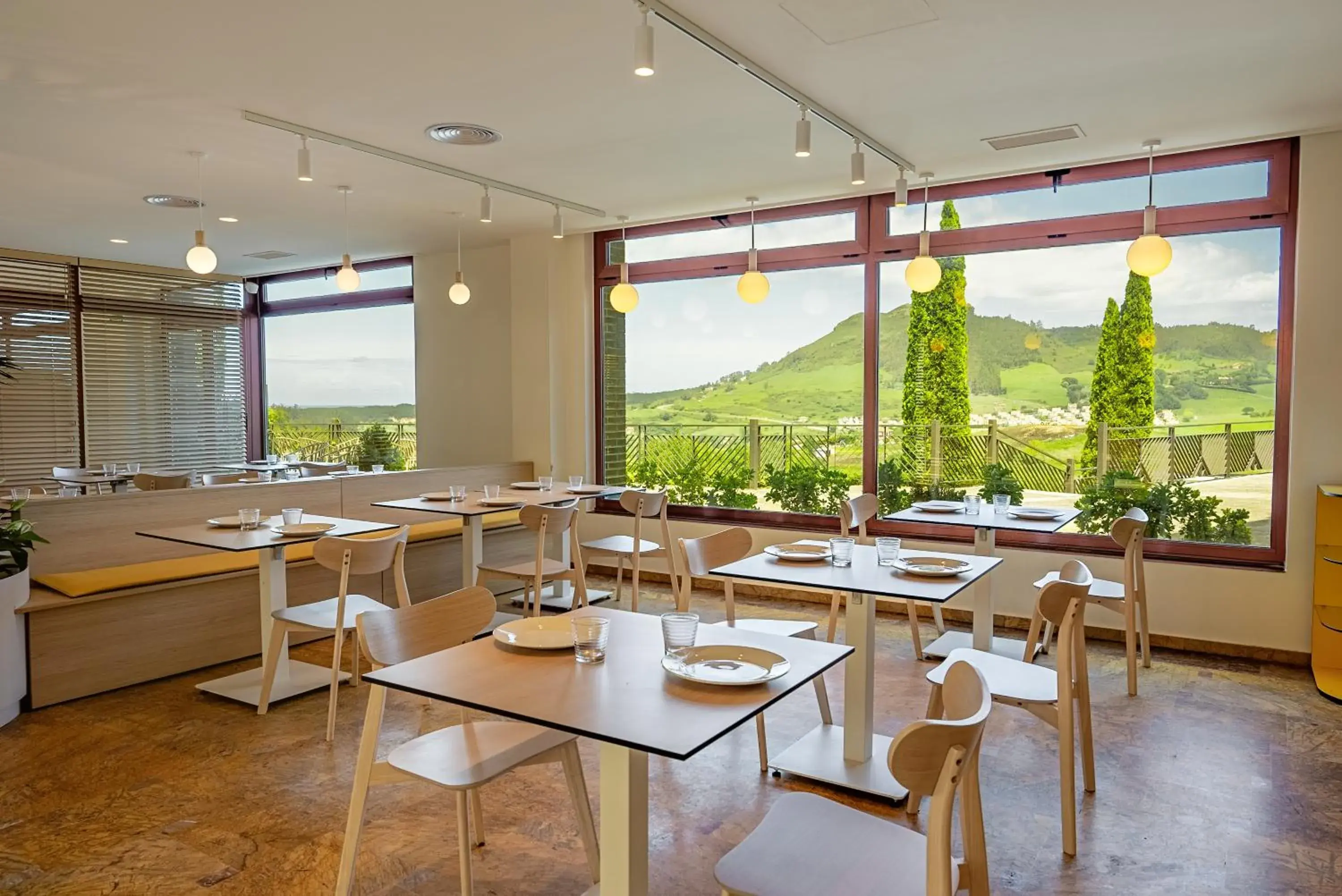 Restaurant/places to eat in Playas de Liencres - Hotel & Apartamentos Restaurant/places to eat in Playas de Liencres - Hotel & Apartamentos