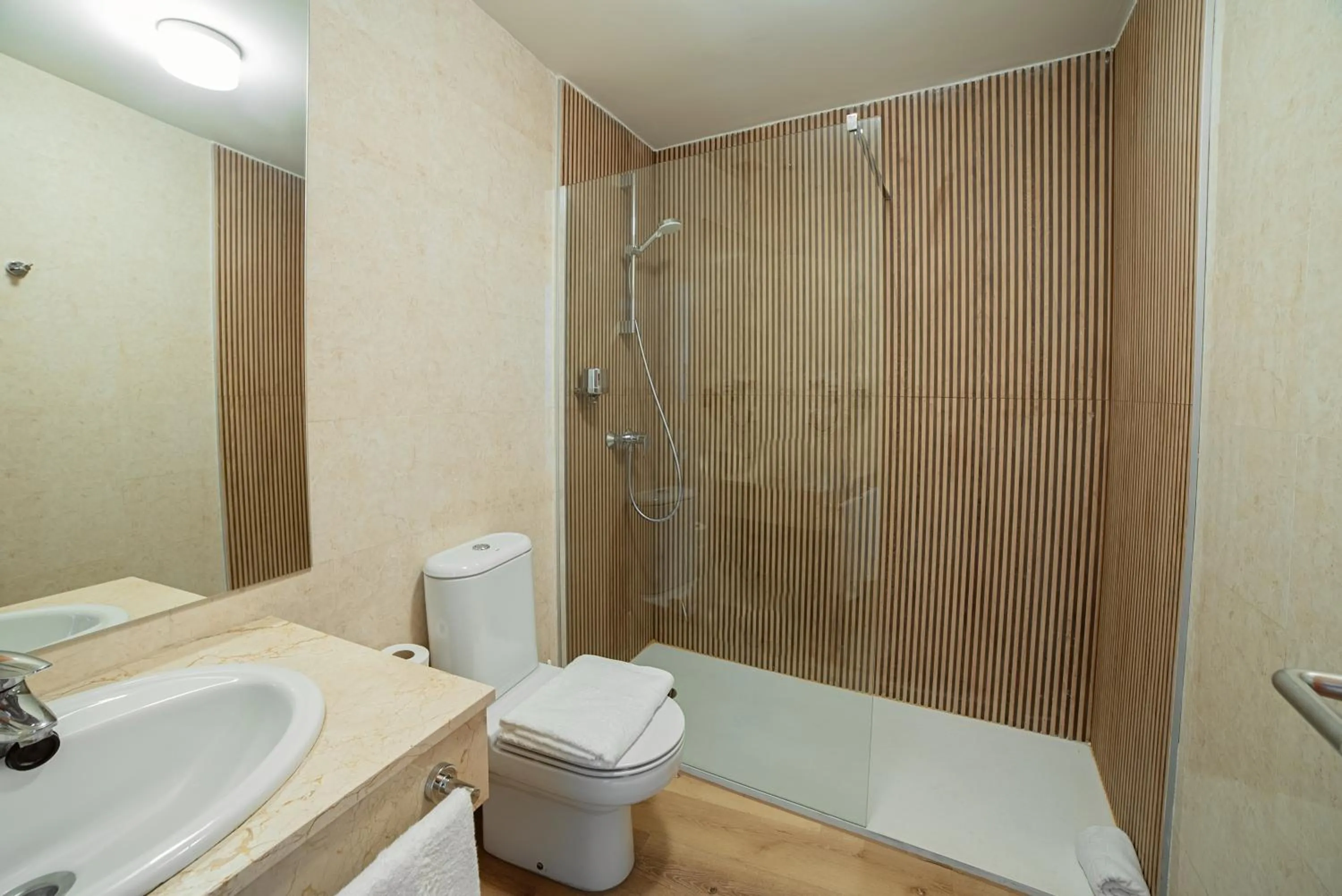 Shower in Playas de Liencres - Hotel & Apartamentos