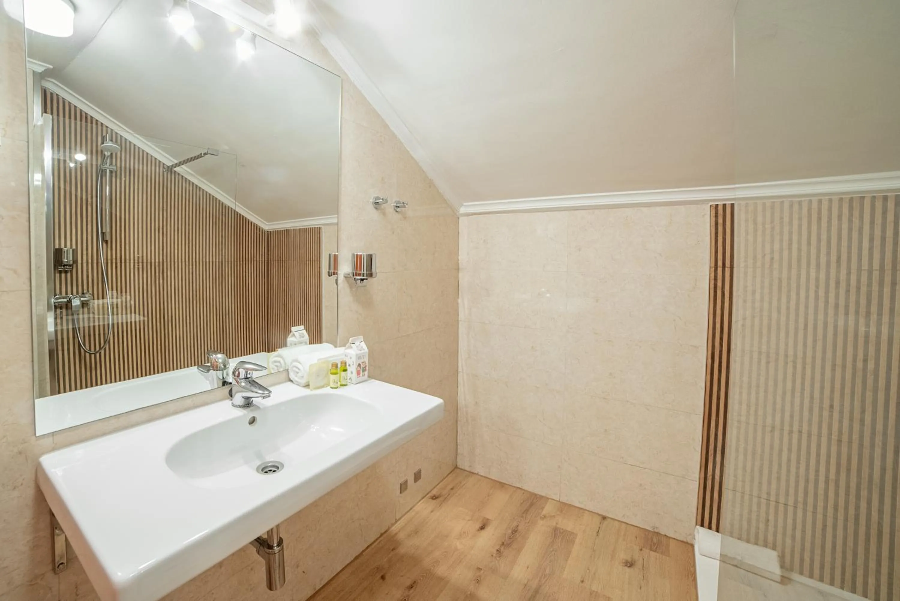 Shower in Playas de Liencres - Hotel & Apartamentos