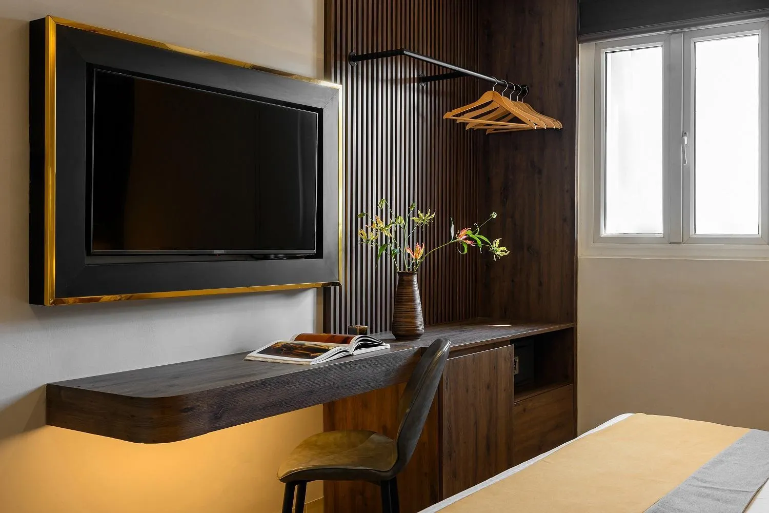 TV and multimedia, Bed in Acnos Hotel