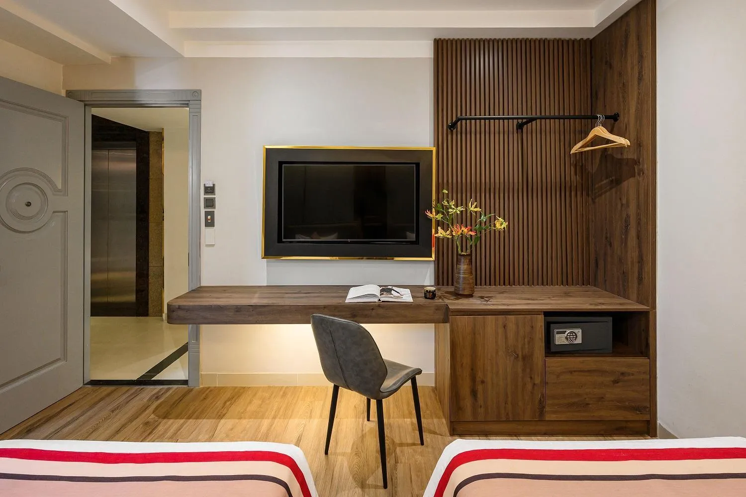 TV and multimedia in Acnos Hotel