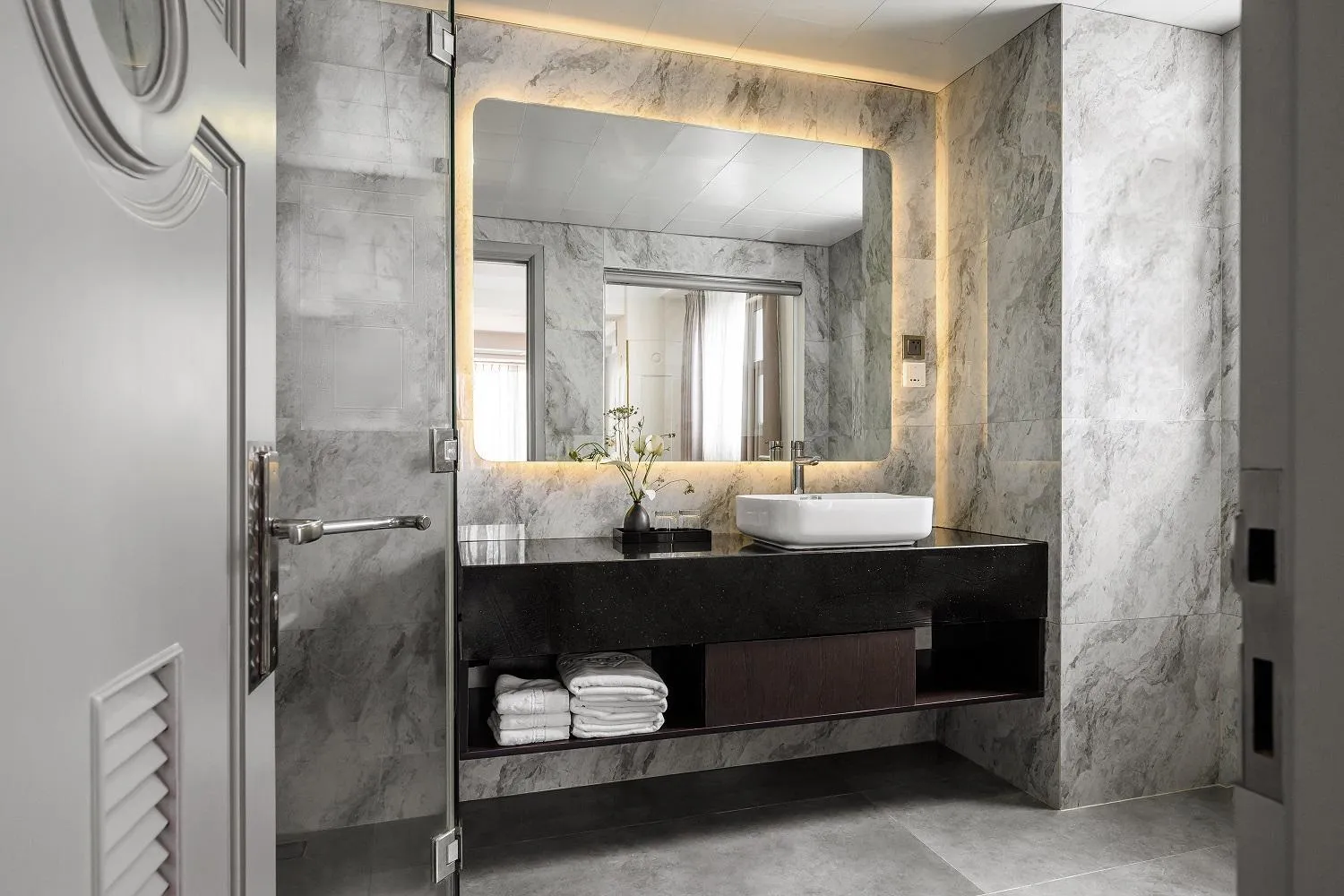 Shower in Acnos Hotel