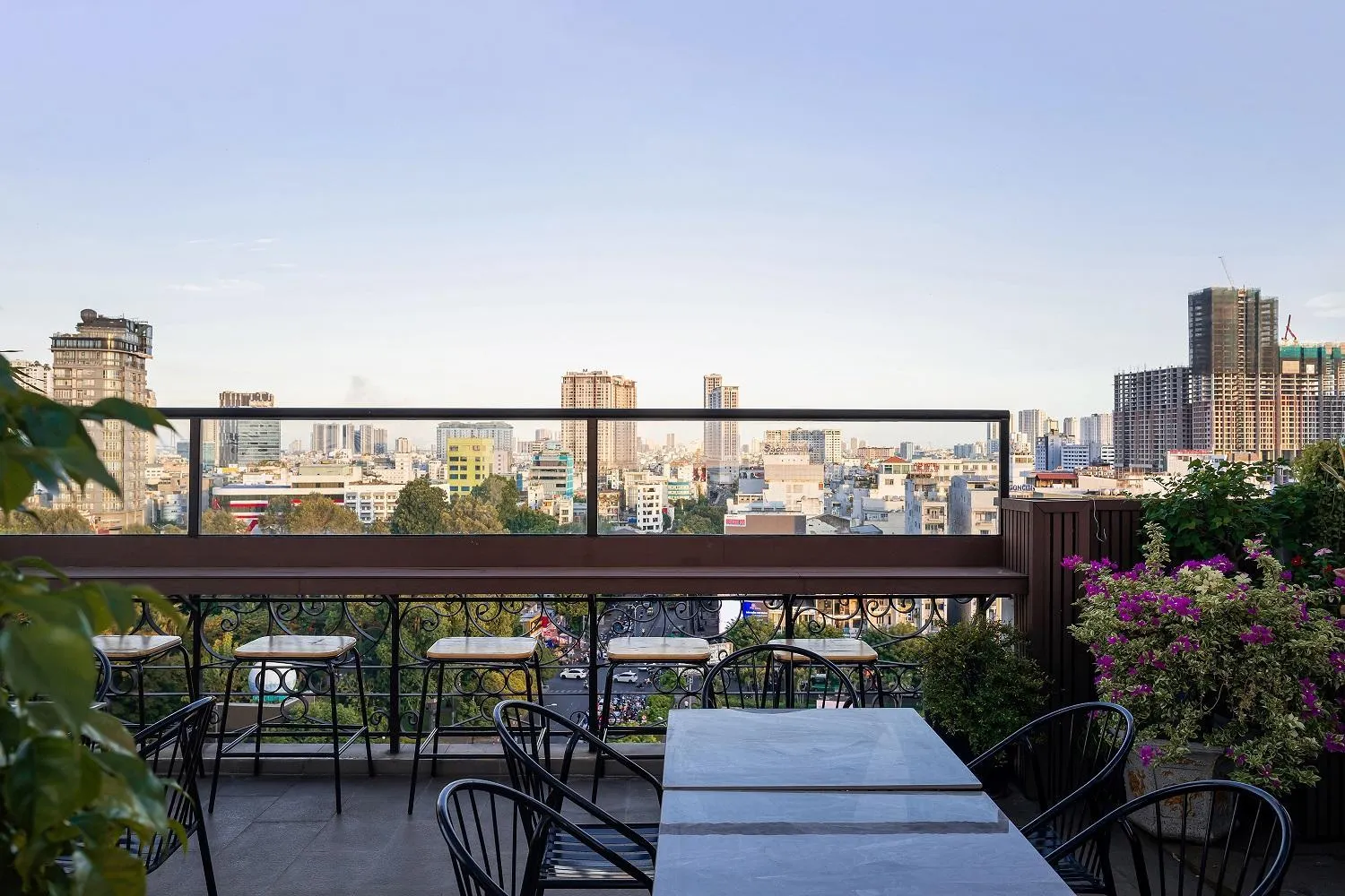 Restaurant/places to eat in Acnos Hotel