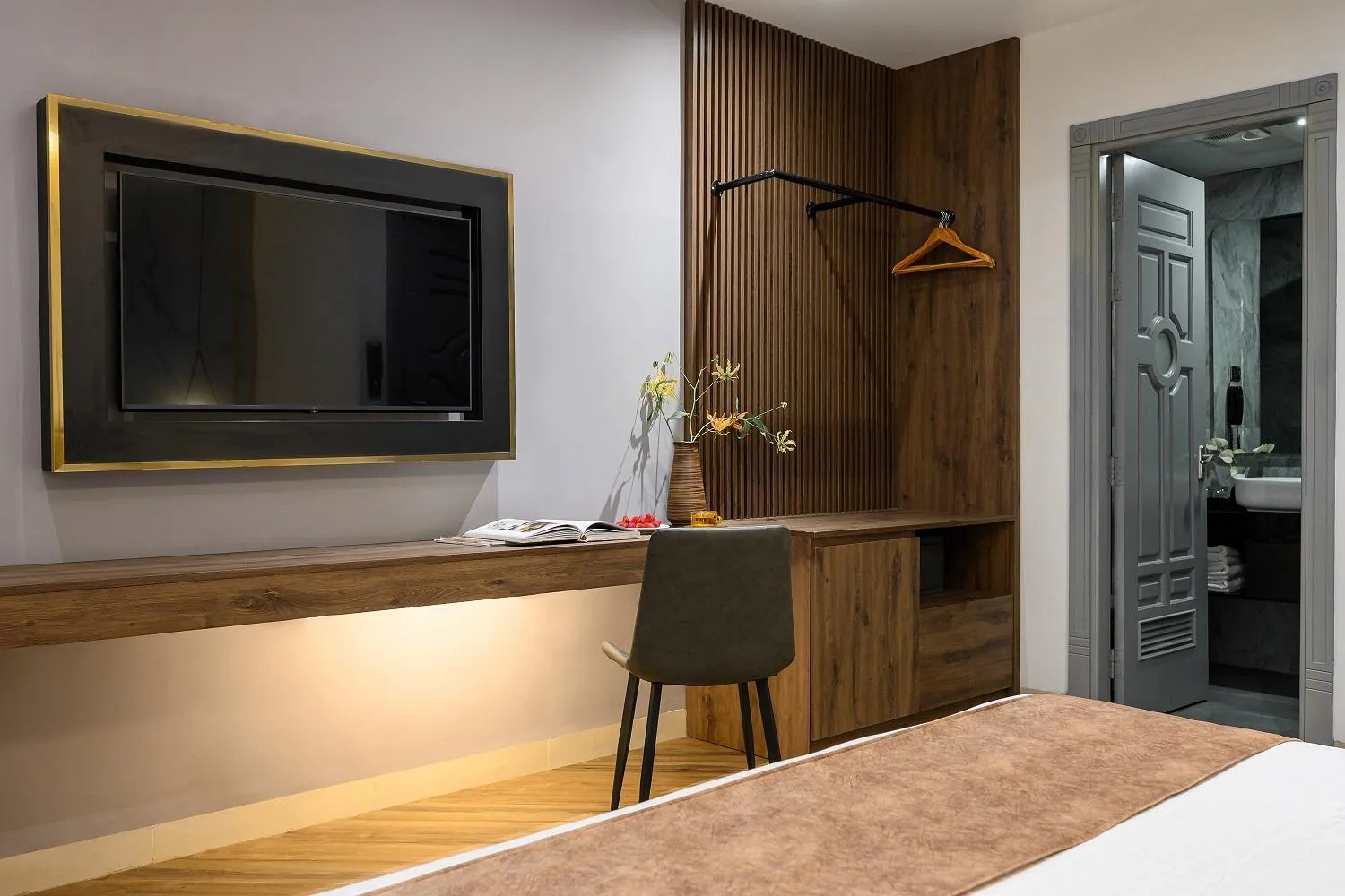 TV and multimedia, Bed in Acnos Hotel