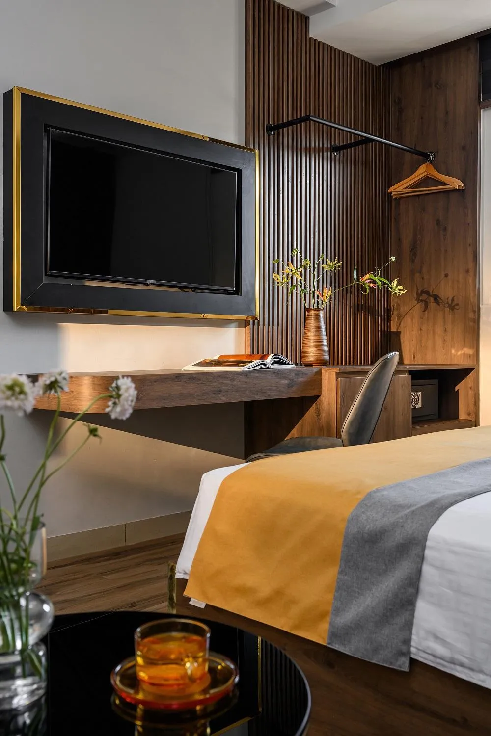 TV and multimedia, Bed in Acnos Hotel