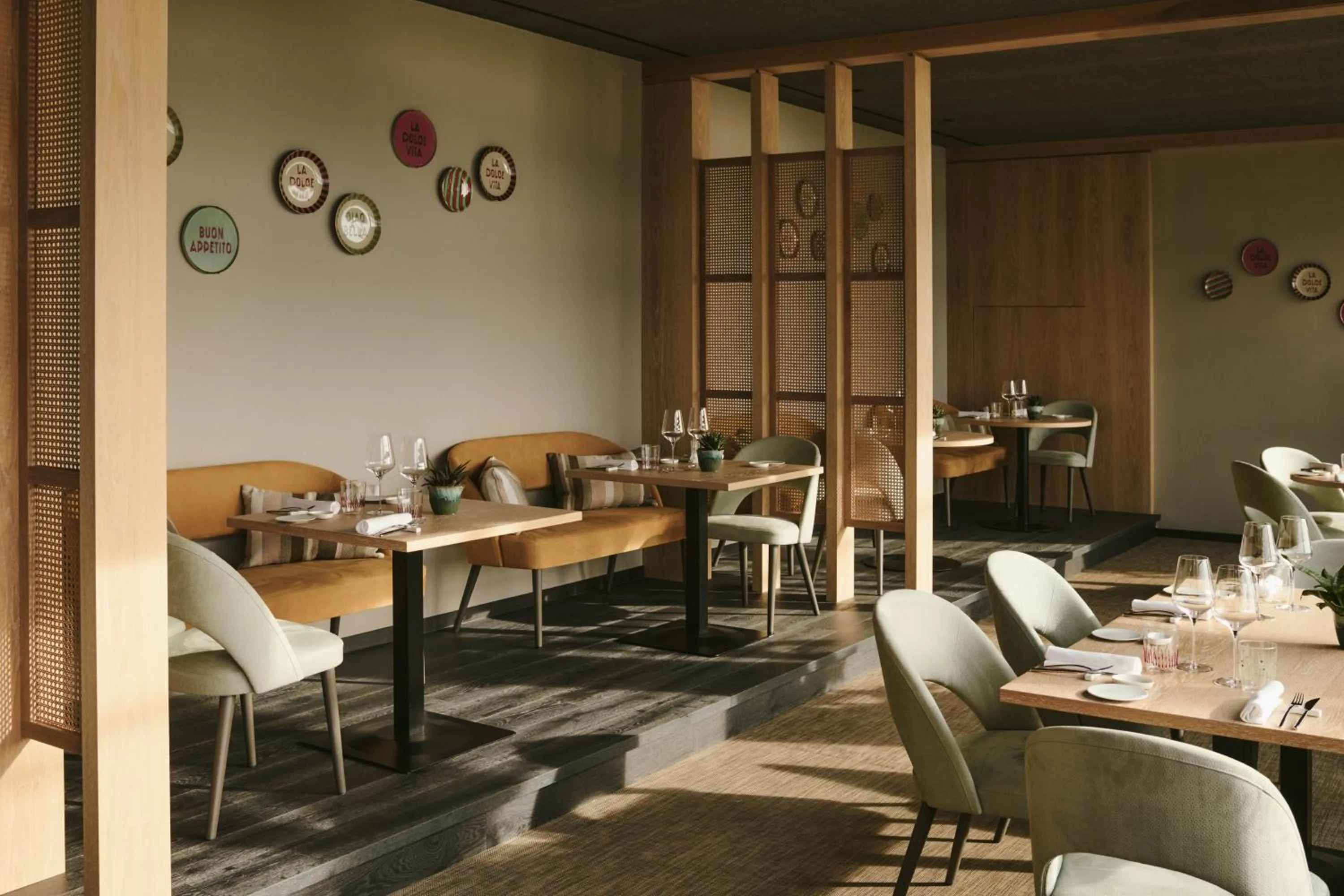 Restaurant/places to eat in Cape of Senses