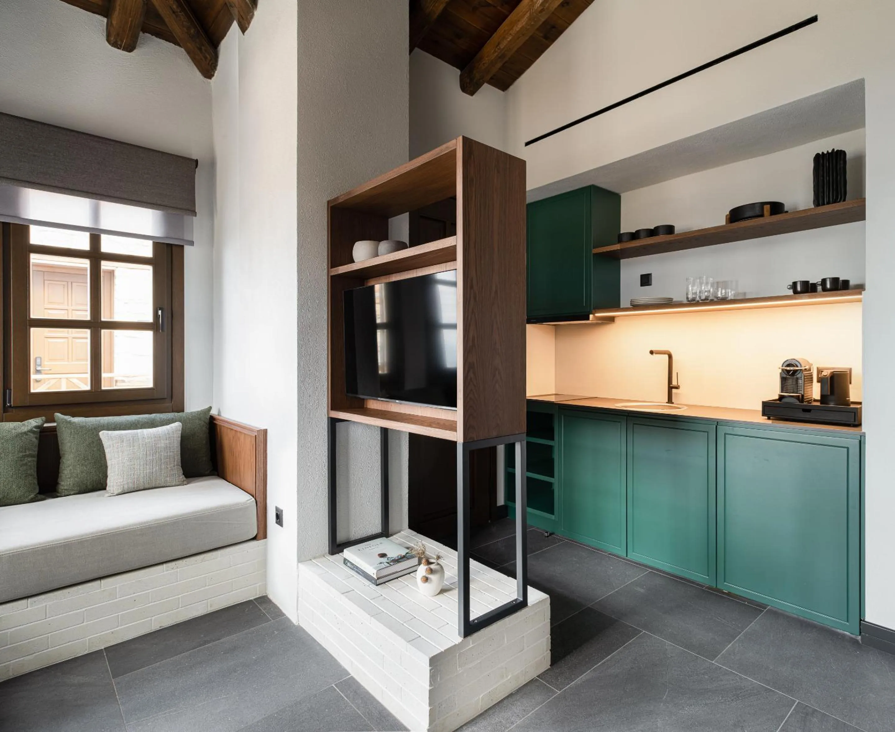 TV and multimedia in Unedo All Seasons Boutique Hotel