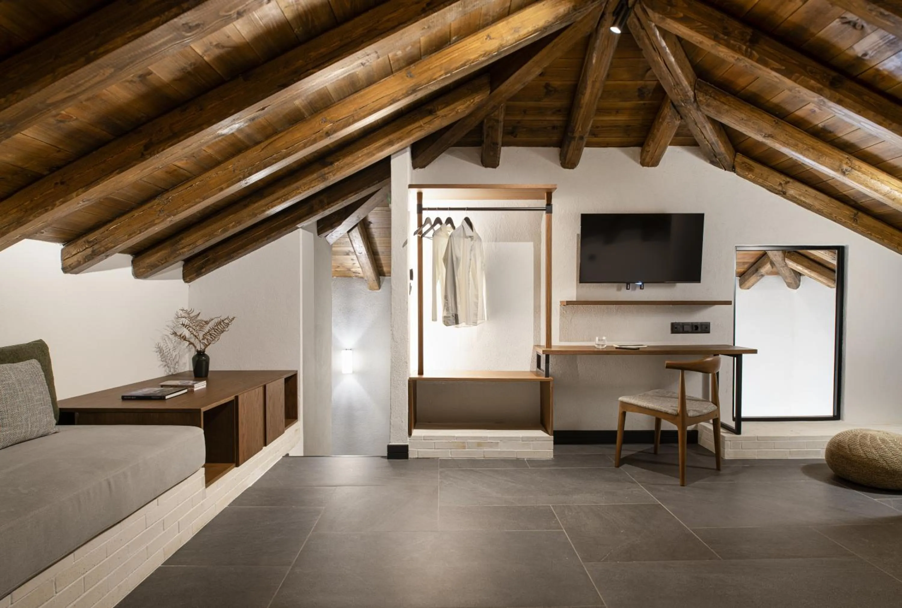 TV and multimedia in Unedo All Seasons Boutique Hotel