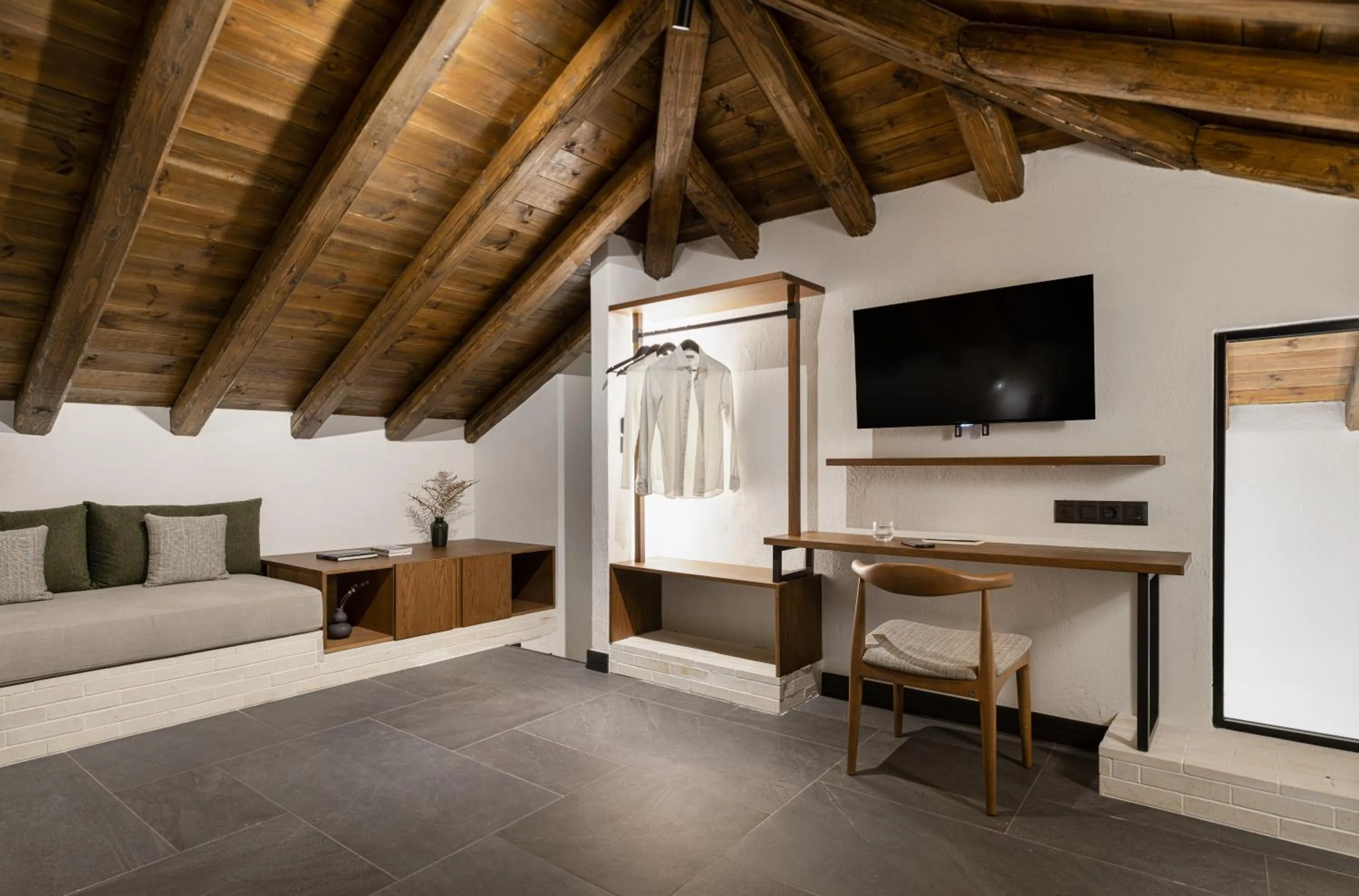 TV and multimedia in Unedo All Seasons Boutique Hotel