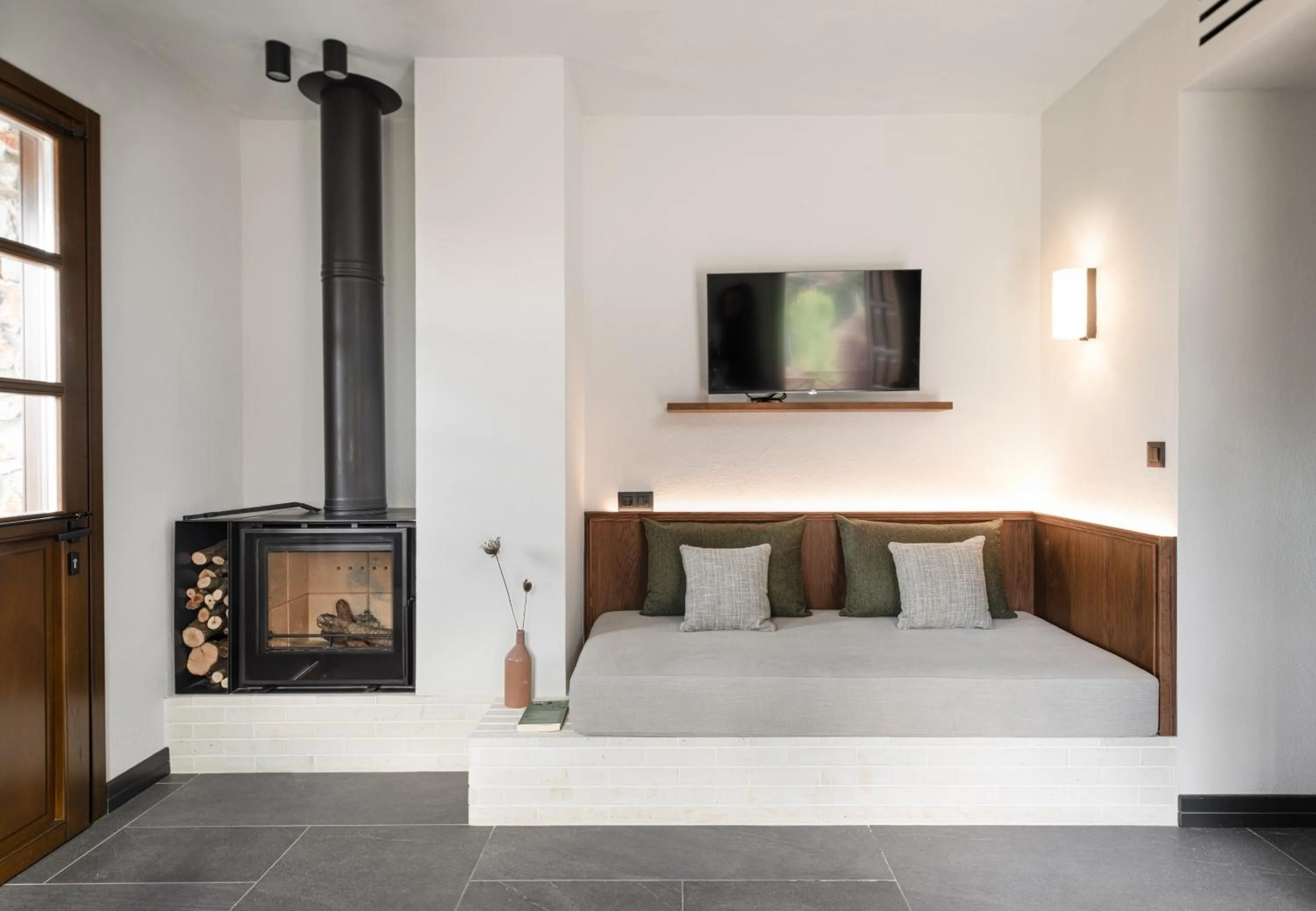 TV and multimedia, Bed in Unedo All Seasons Boutique Hotel