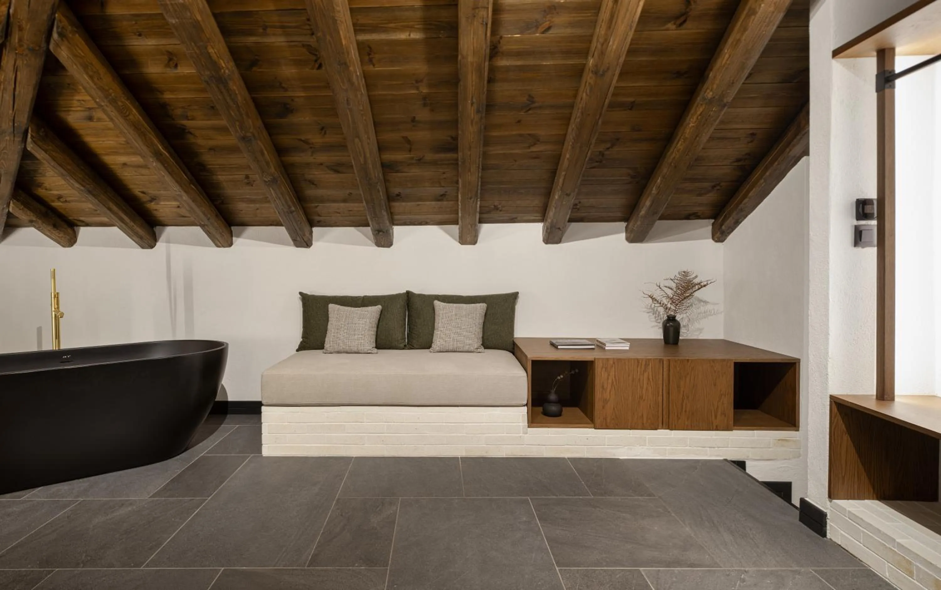 Decorative detail, Bed in Unedo All Seasons Boutique Hotel